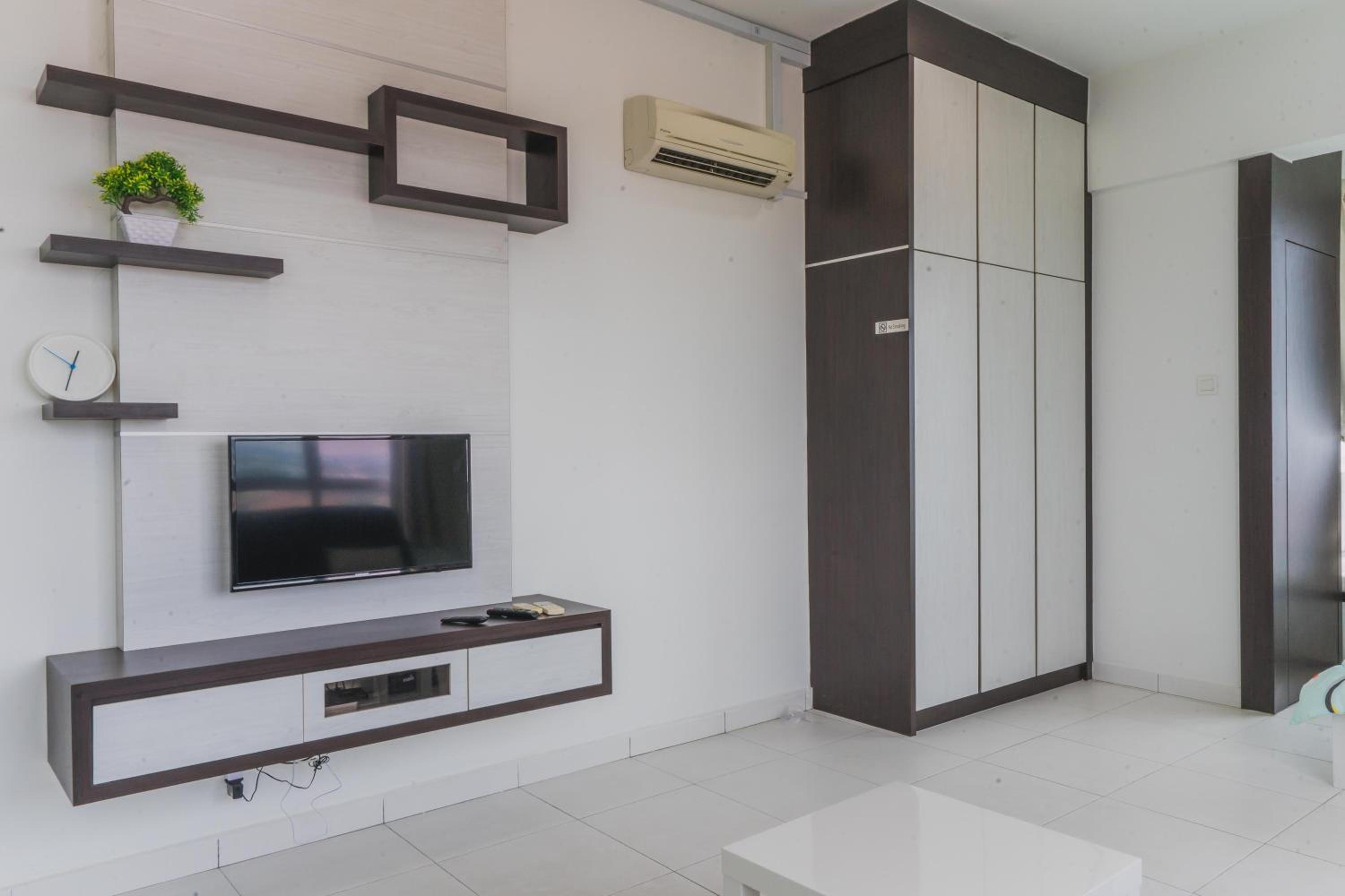 Shawn's Akademic Suites Sky View B#11-27 (肖恩天空之城) at Mount Austin
