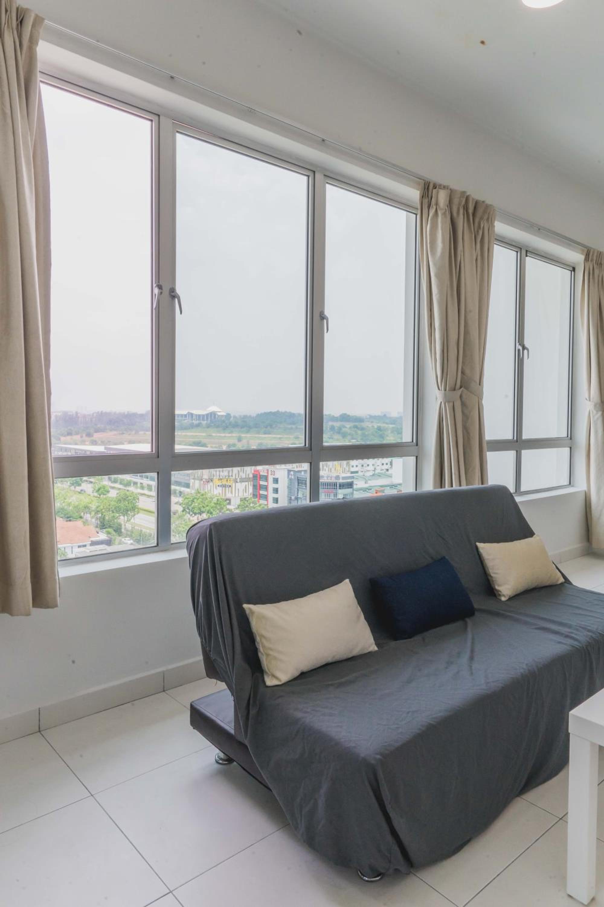 Shawn's Akademic Suites Sky View B#11-27 (肖恩天空之城) at Mount Austin