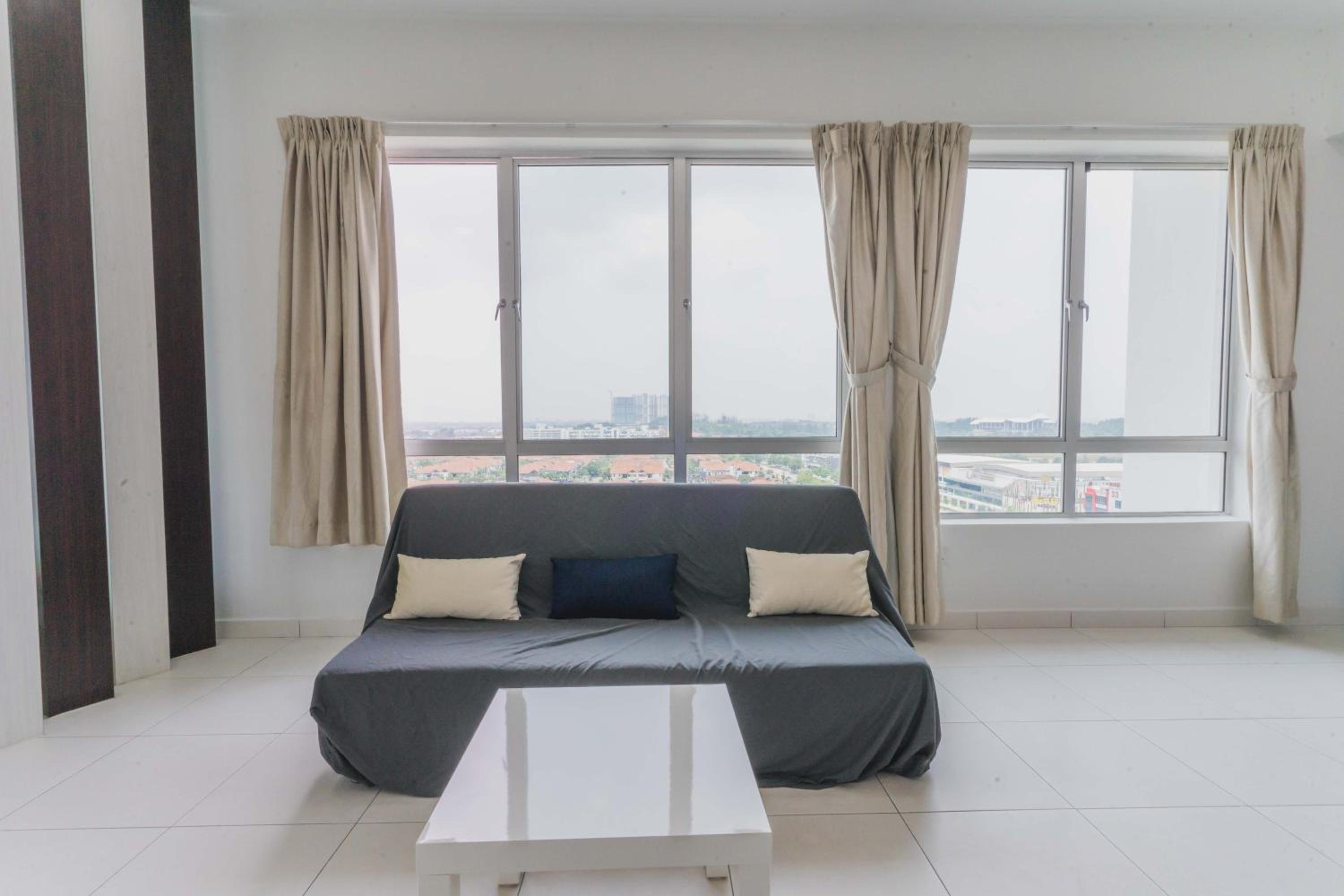 Shawn's Akademic Suites Sky View B#11-27 (肖恩天空之城) at Mount Austin