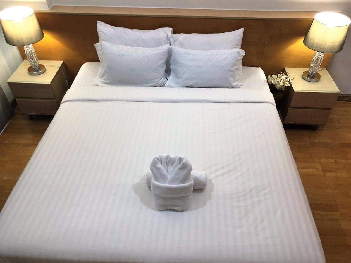 Twin Peaks Sukhumvit Suites