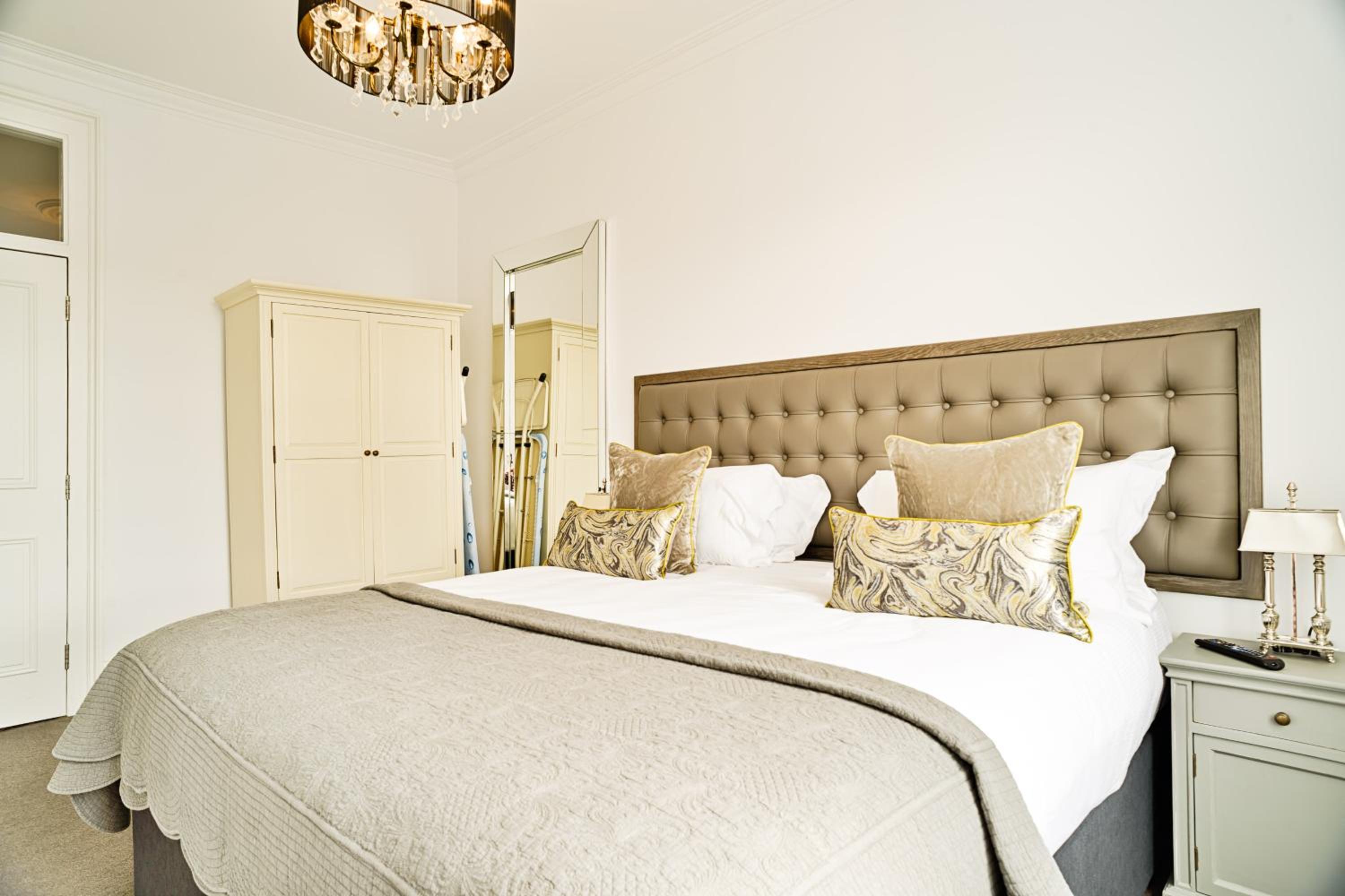 JOIVY Luxury Flats on George Street