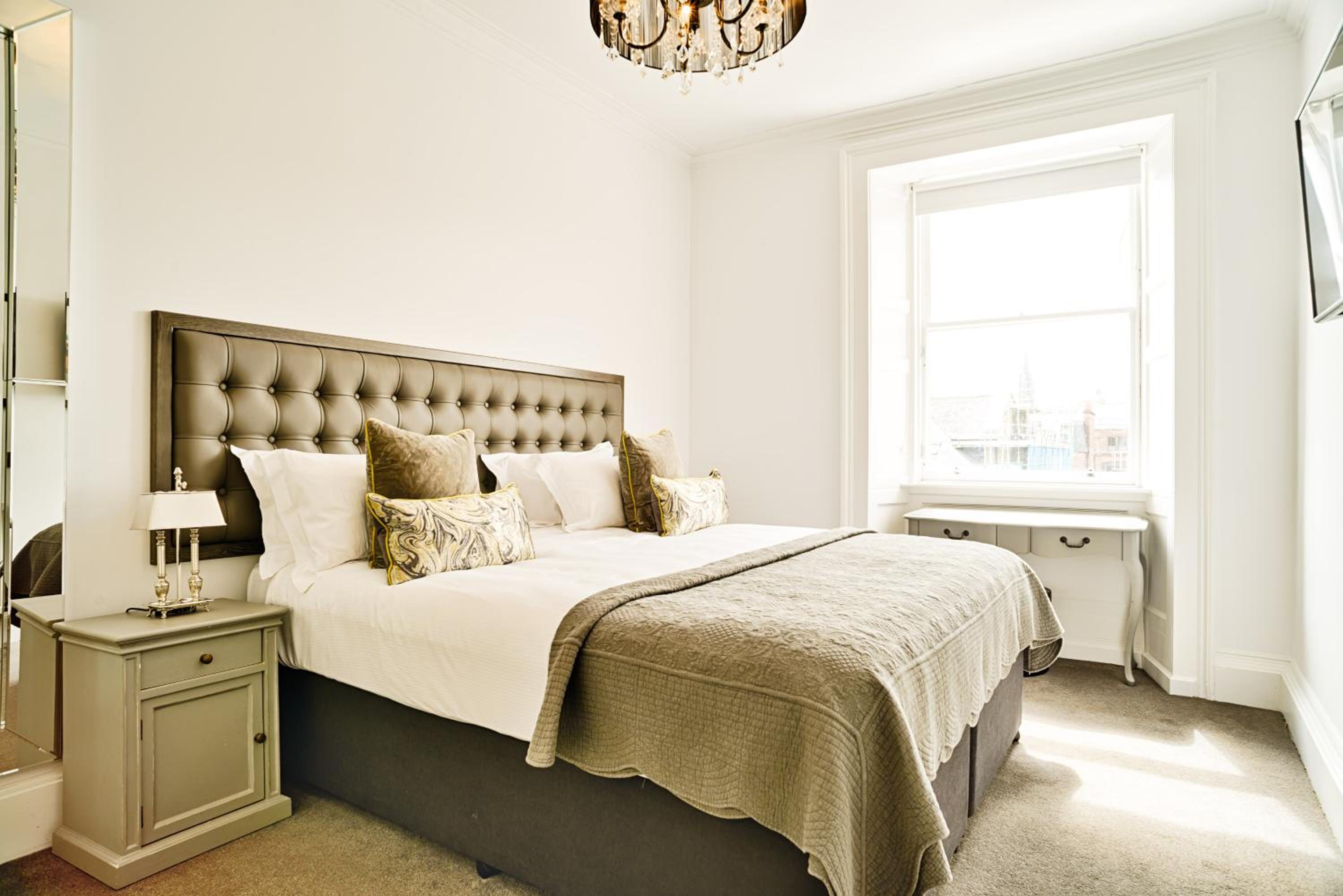 JOIVY Luxury Flats on George Street