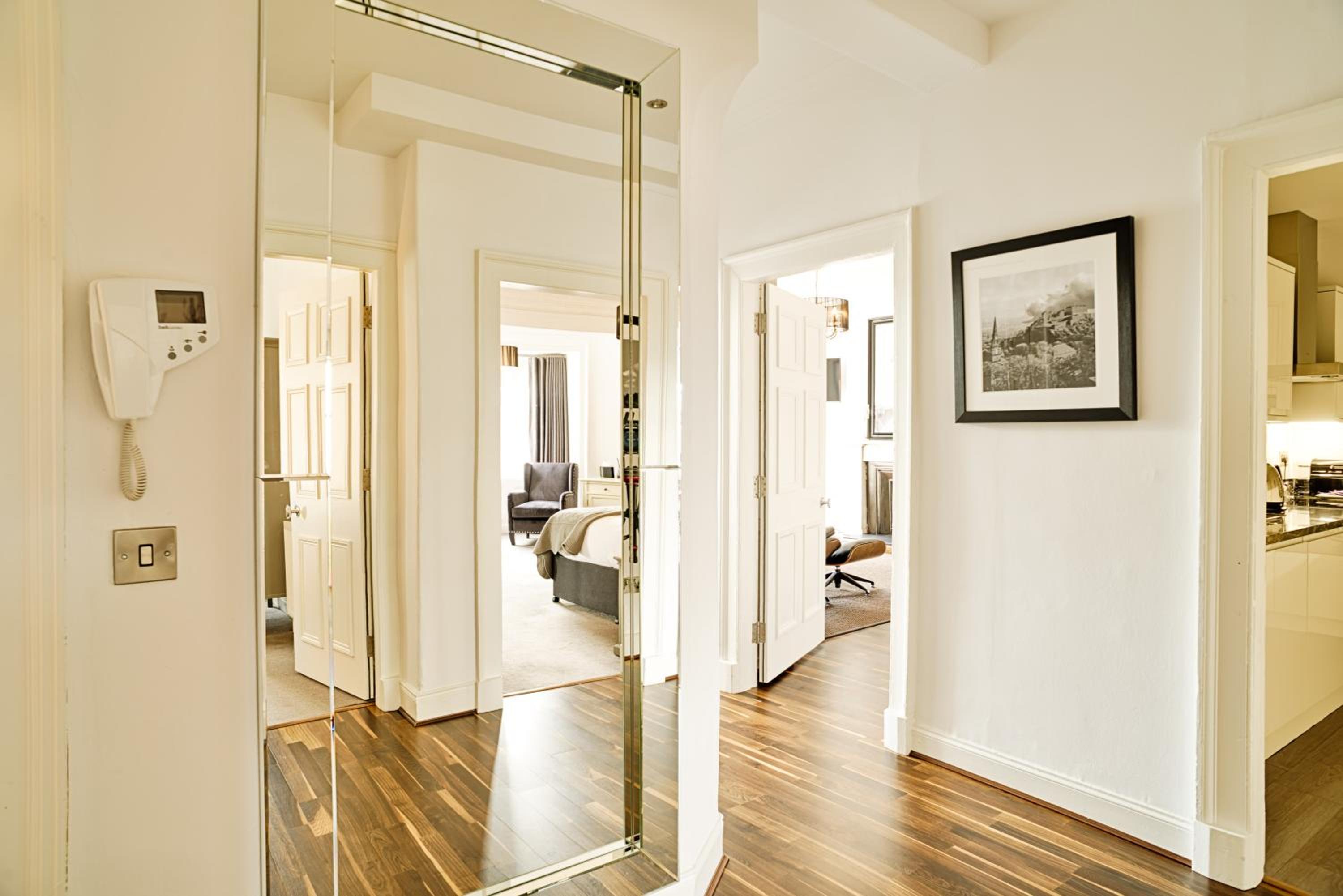 JOIVY Luxury Flats on George Street