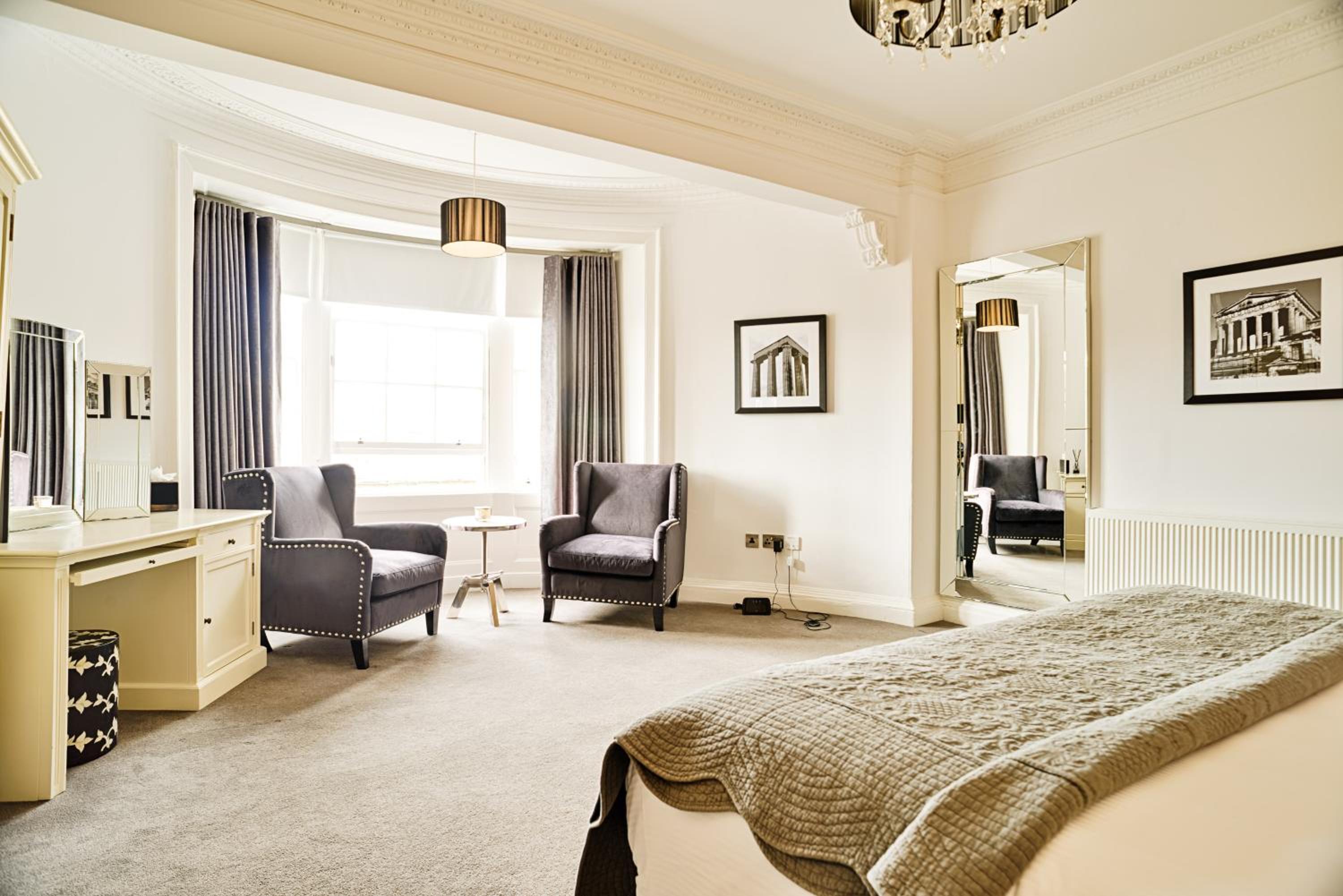JOIVY Luxury Flats on George Street