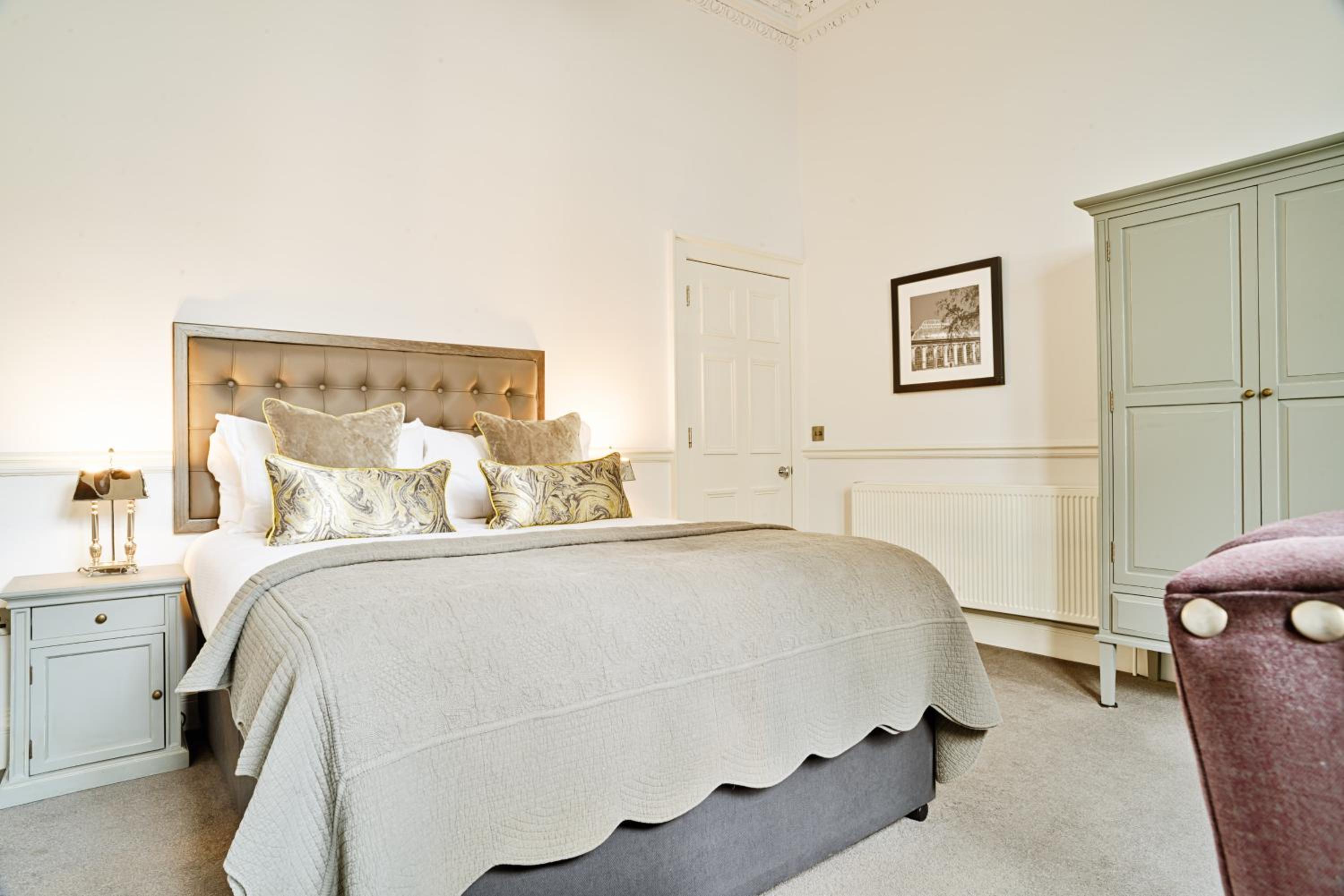 JOIVY Luxury Flats on George Street