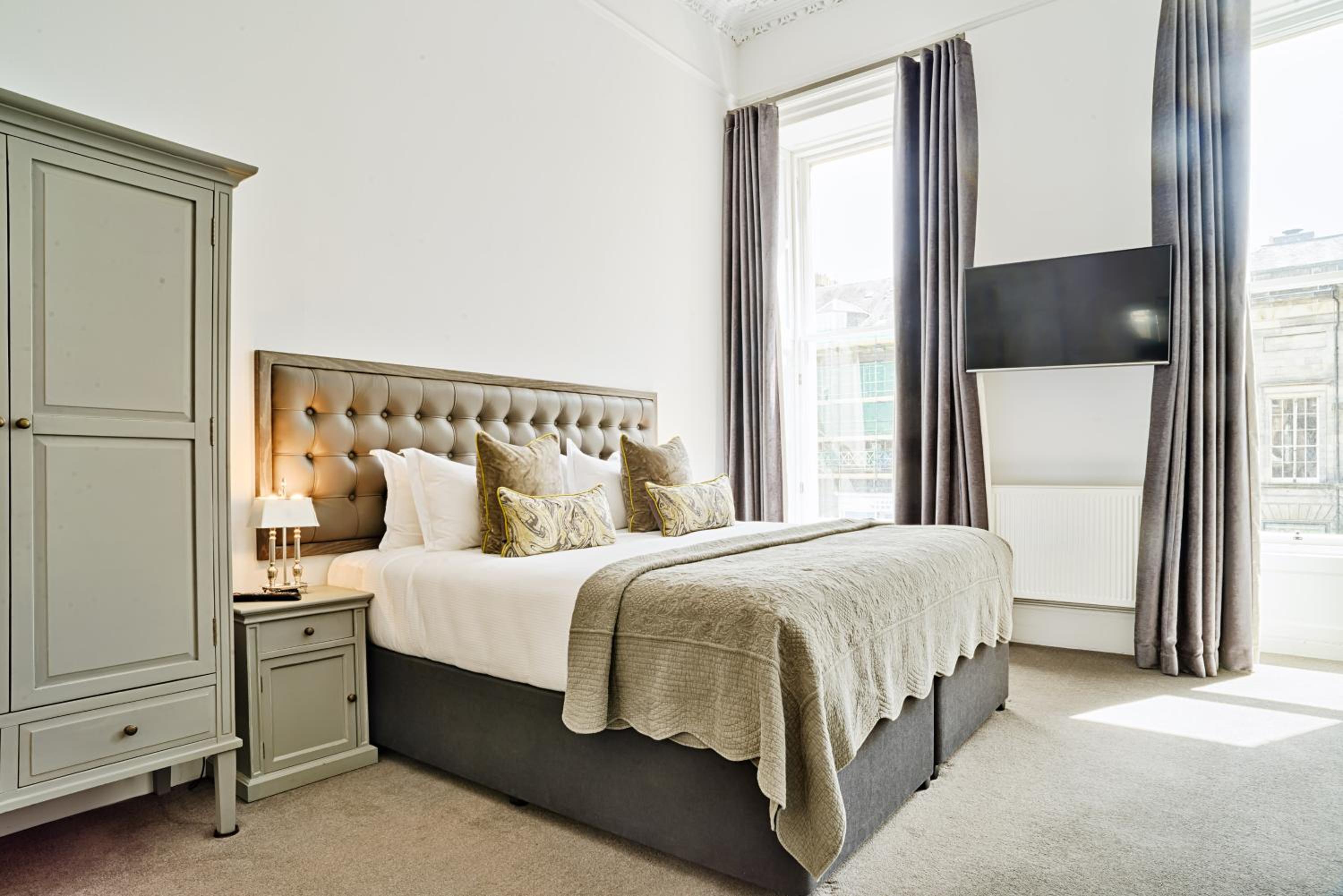 JOIVY Luxury Flats on George Street