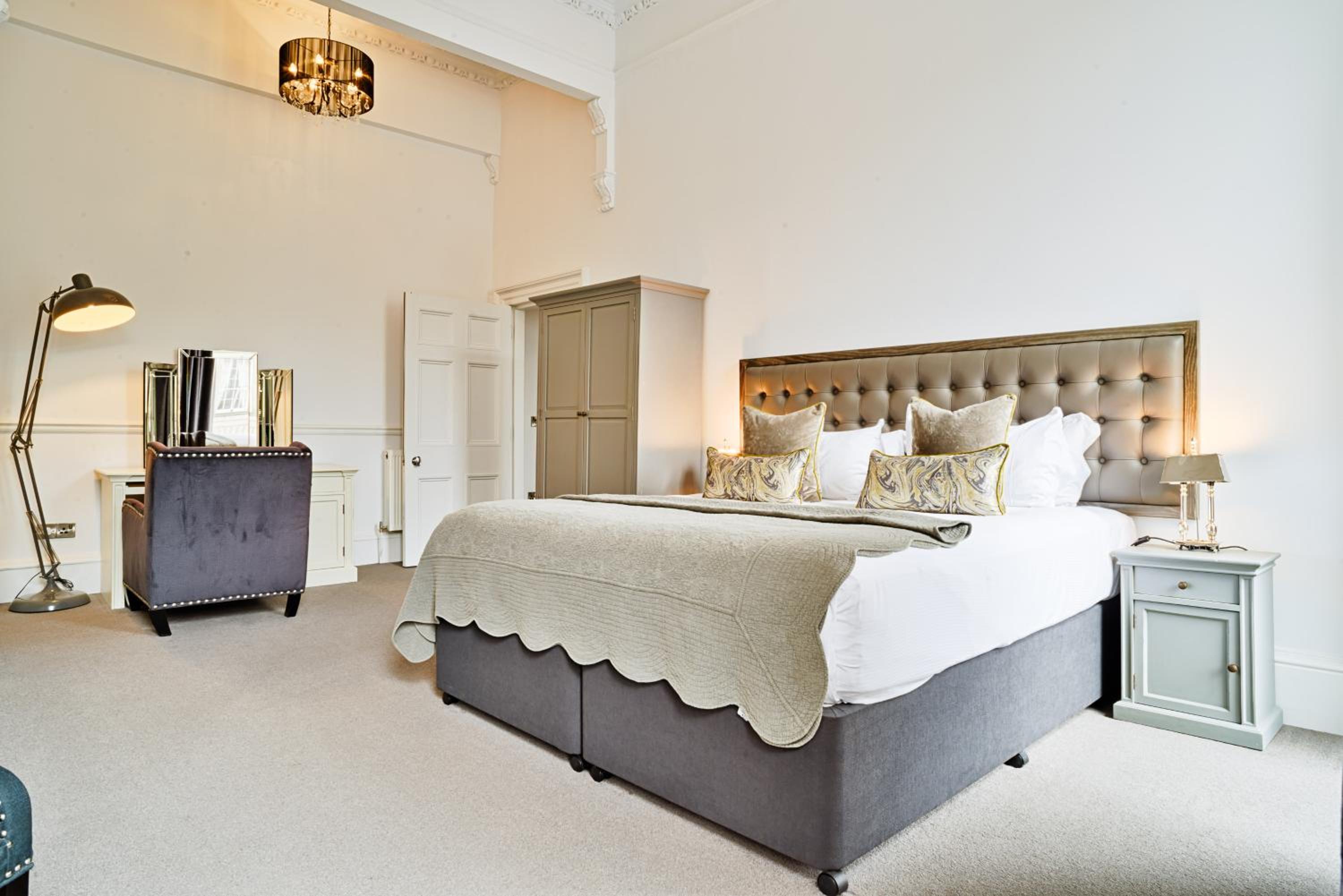 JOIVY Luxury Flats on George Street