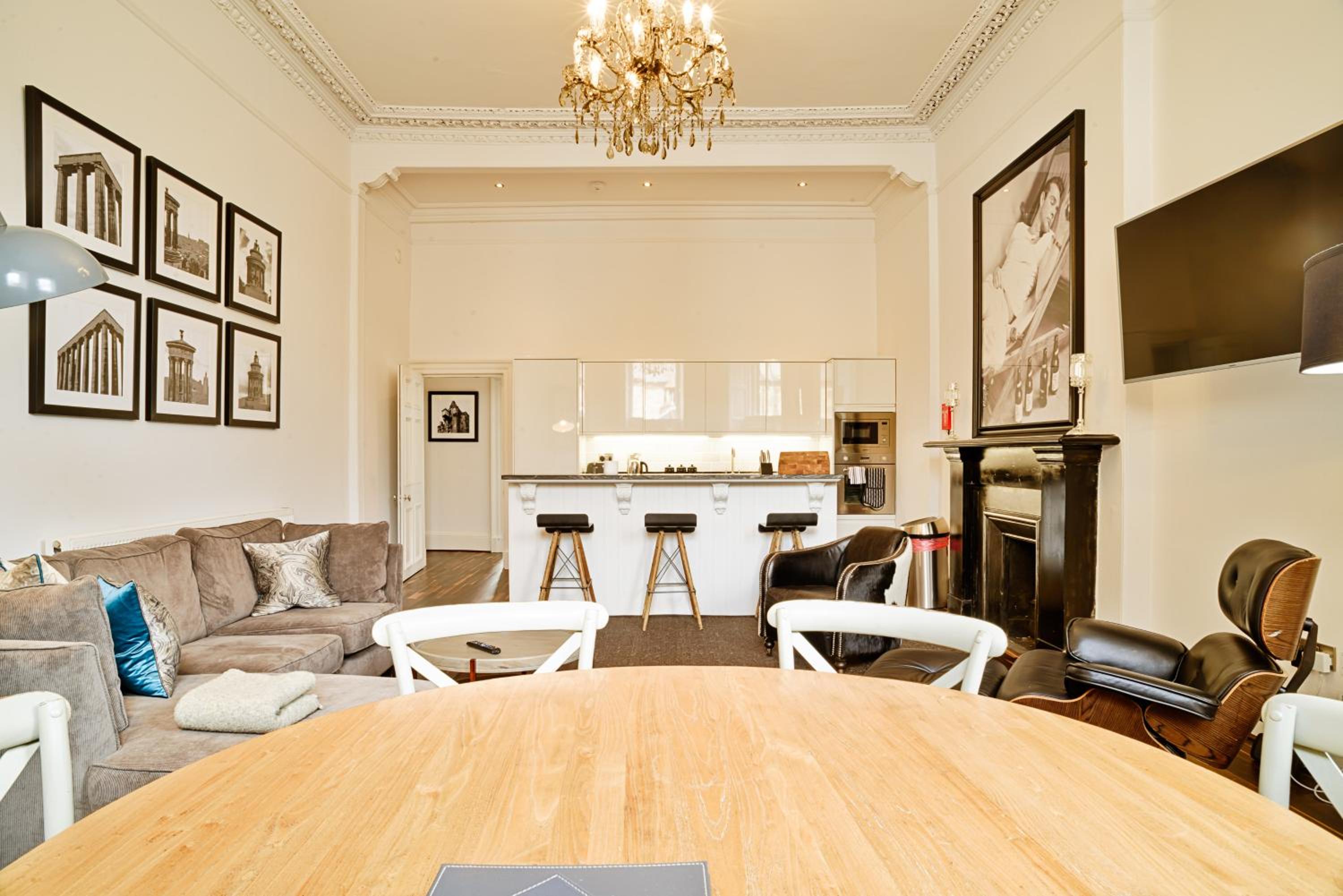 JOIVY Luxury Flats on George Street