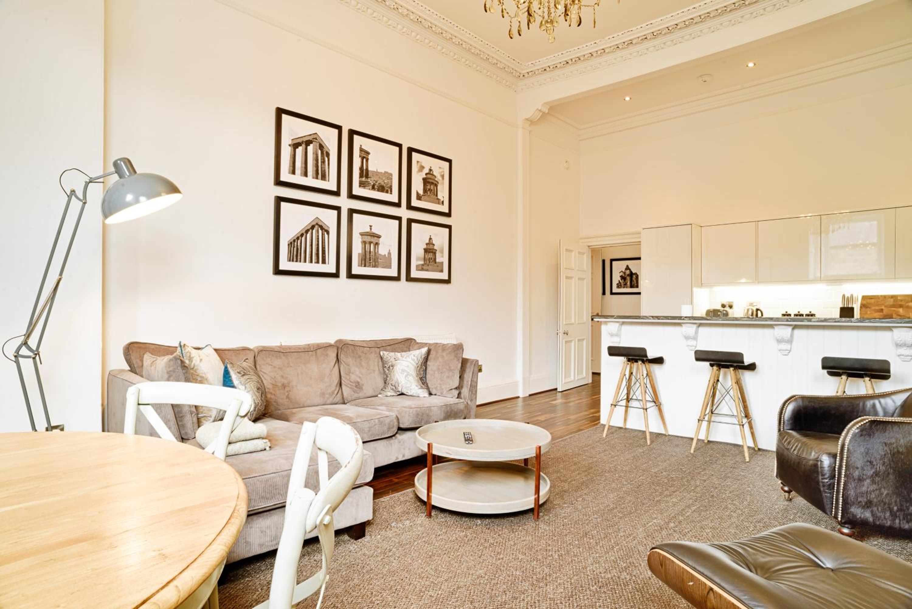 JOIVY Luxury Flats on George Street