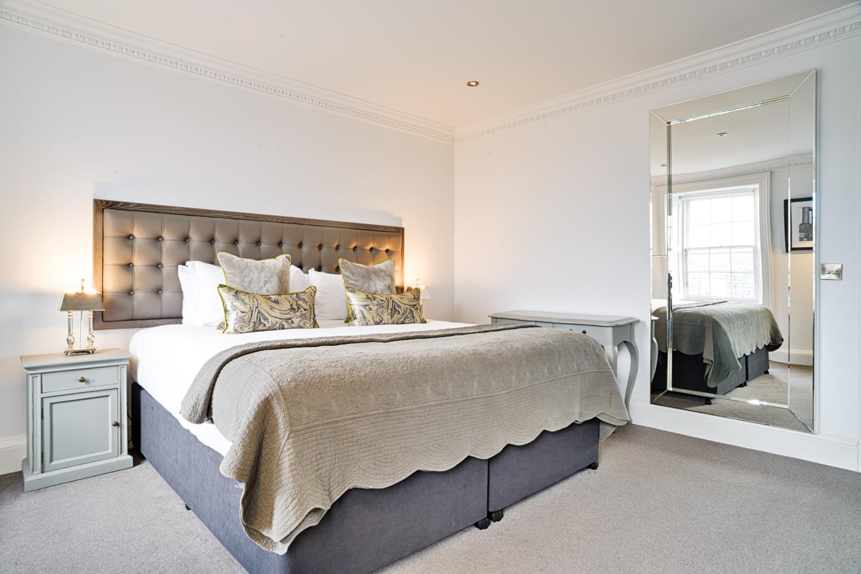 JOIVY Luxury Flats on George Street