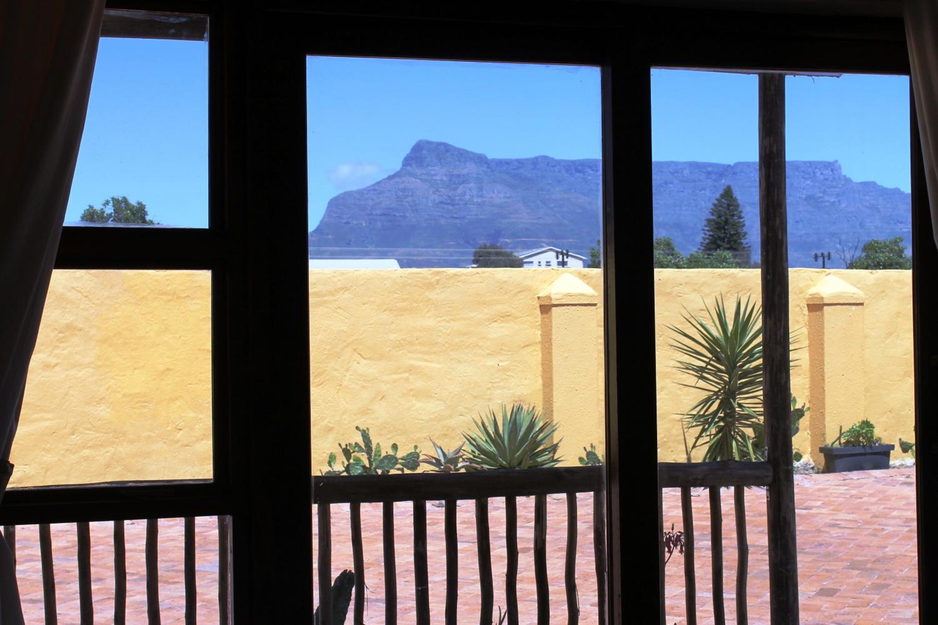 Flintstones Guest House Cape Town