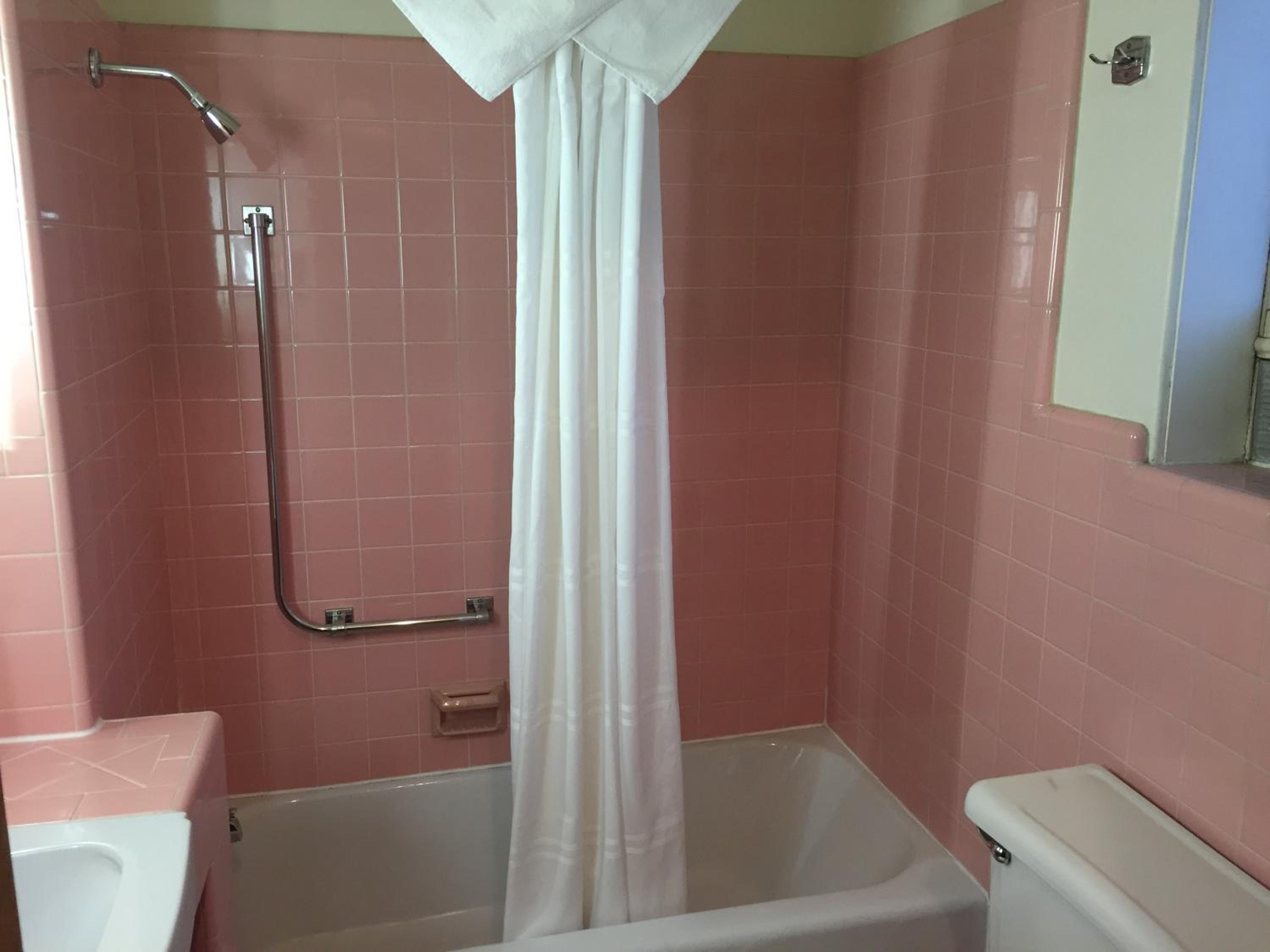 Buffalo Vacations - Mansion House Motel - Property Image 10
