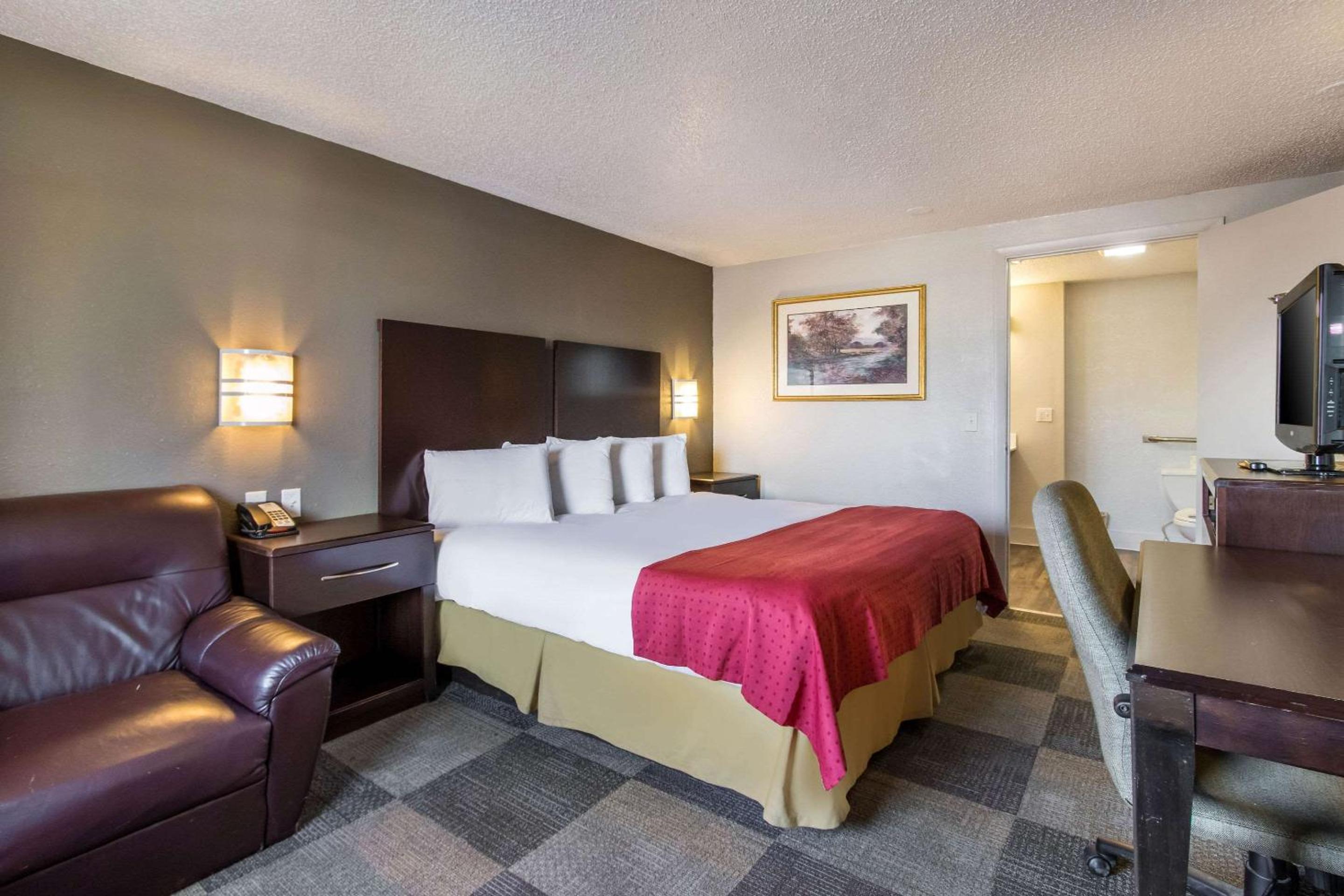 Rodeway Inn Near Hall of Fame