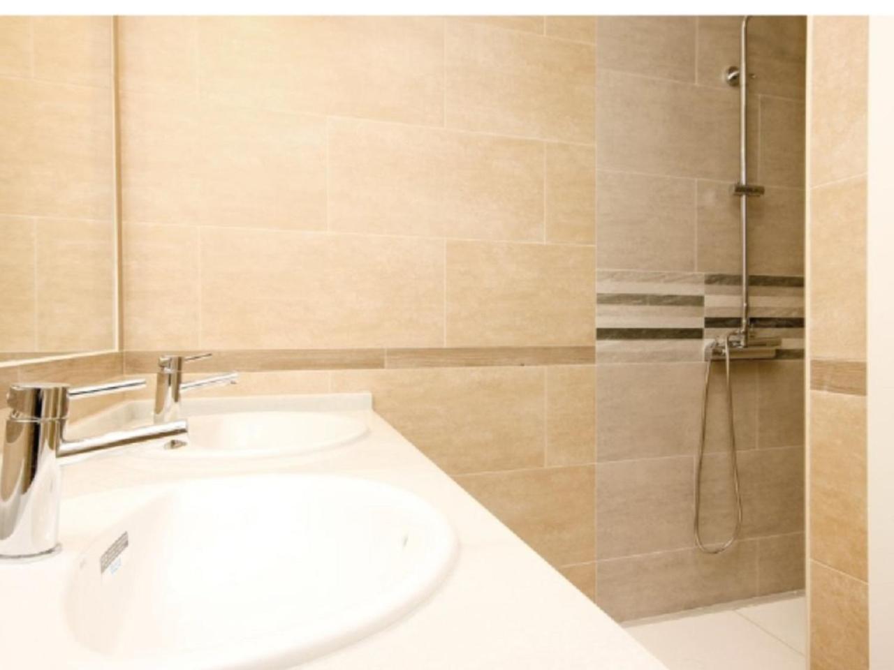 Dama de Noche en Marbella — bathroom