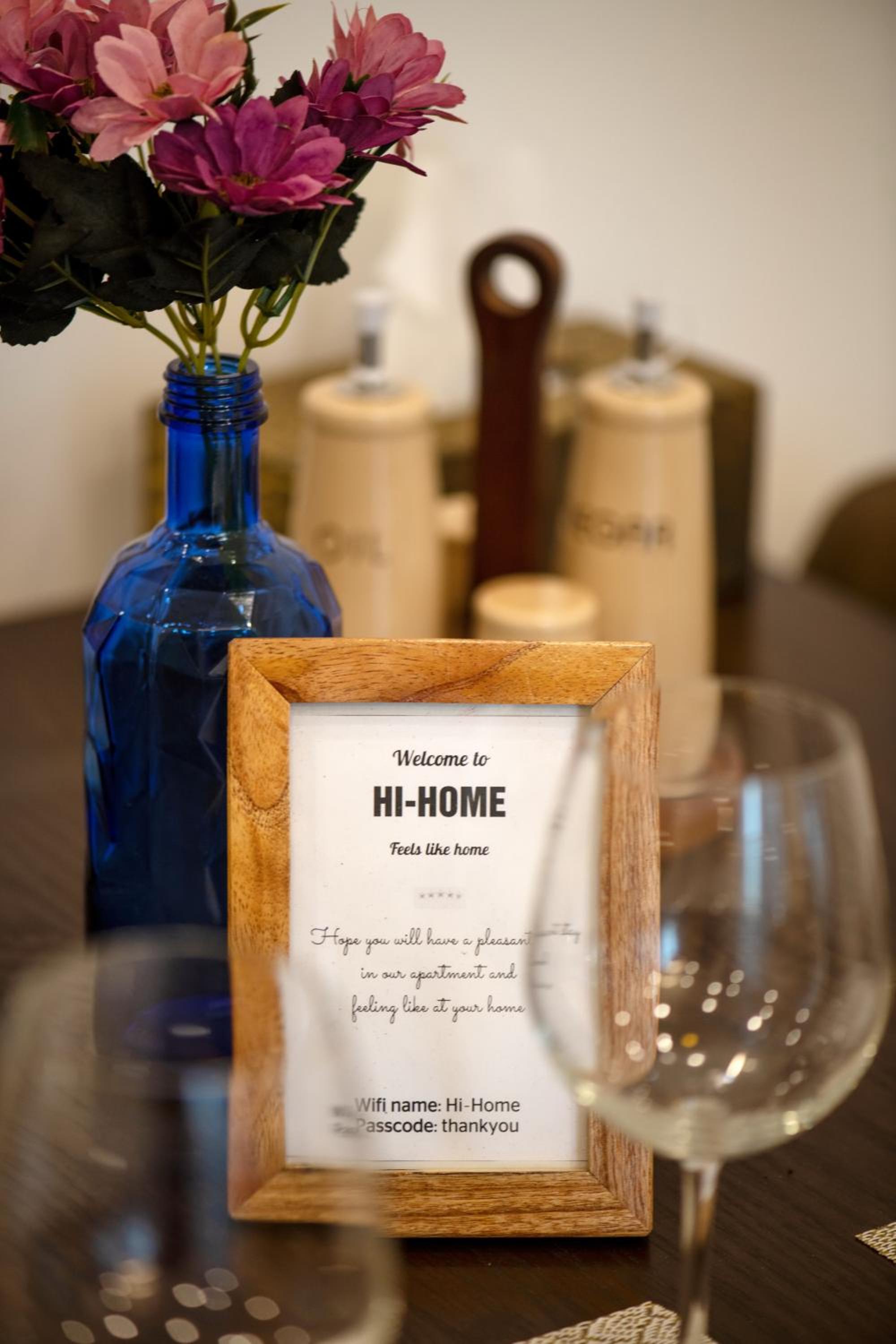 Hi-Home Suites - Vinhomes Metropolis