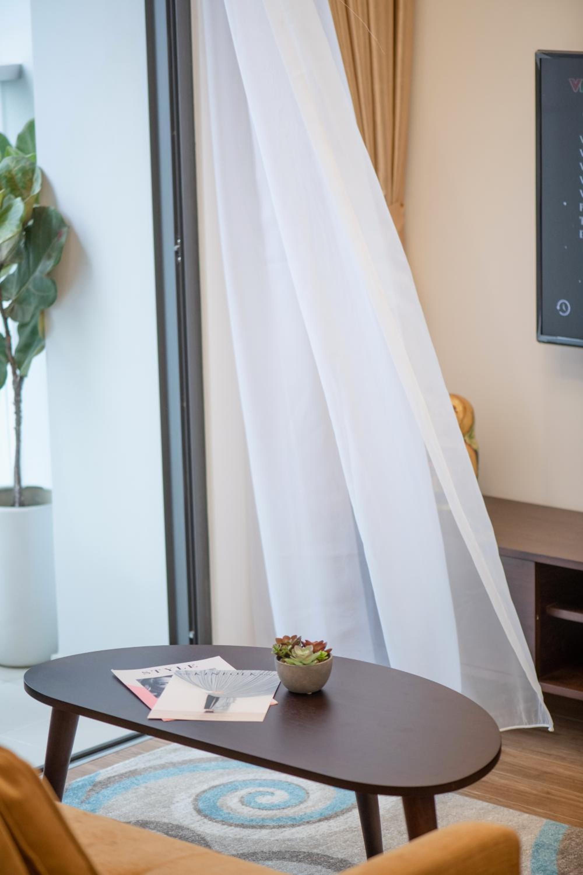 Hi-Home Suites - Vinhomes Metropolis