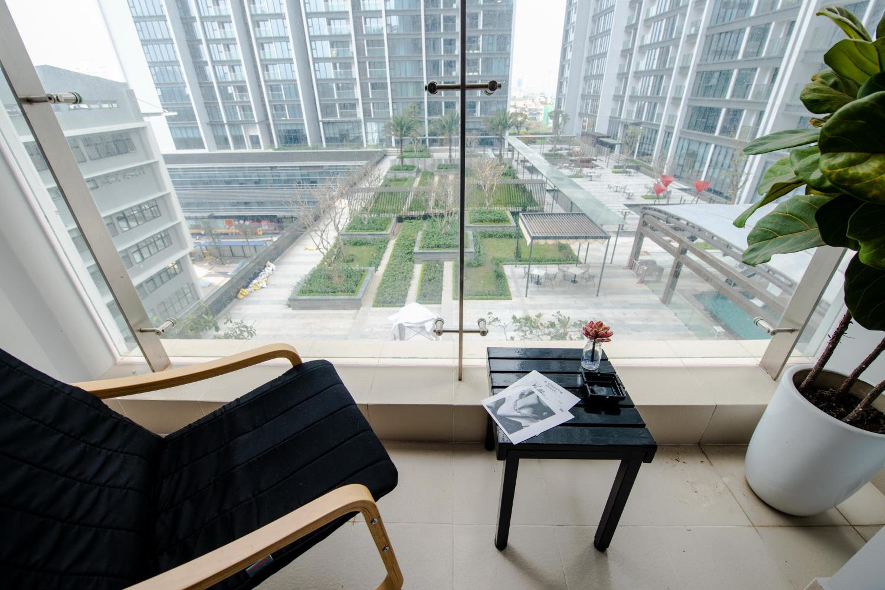 Hi-Home Suites - Vinhomes Metropolis