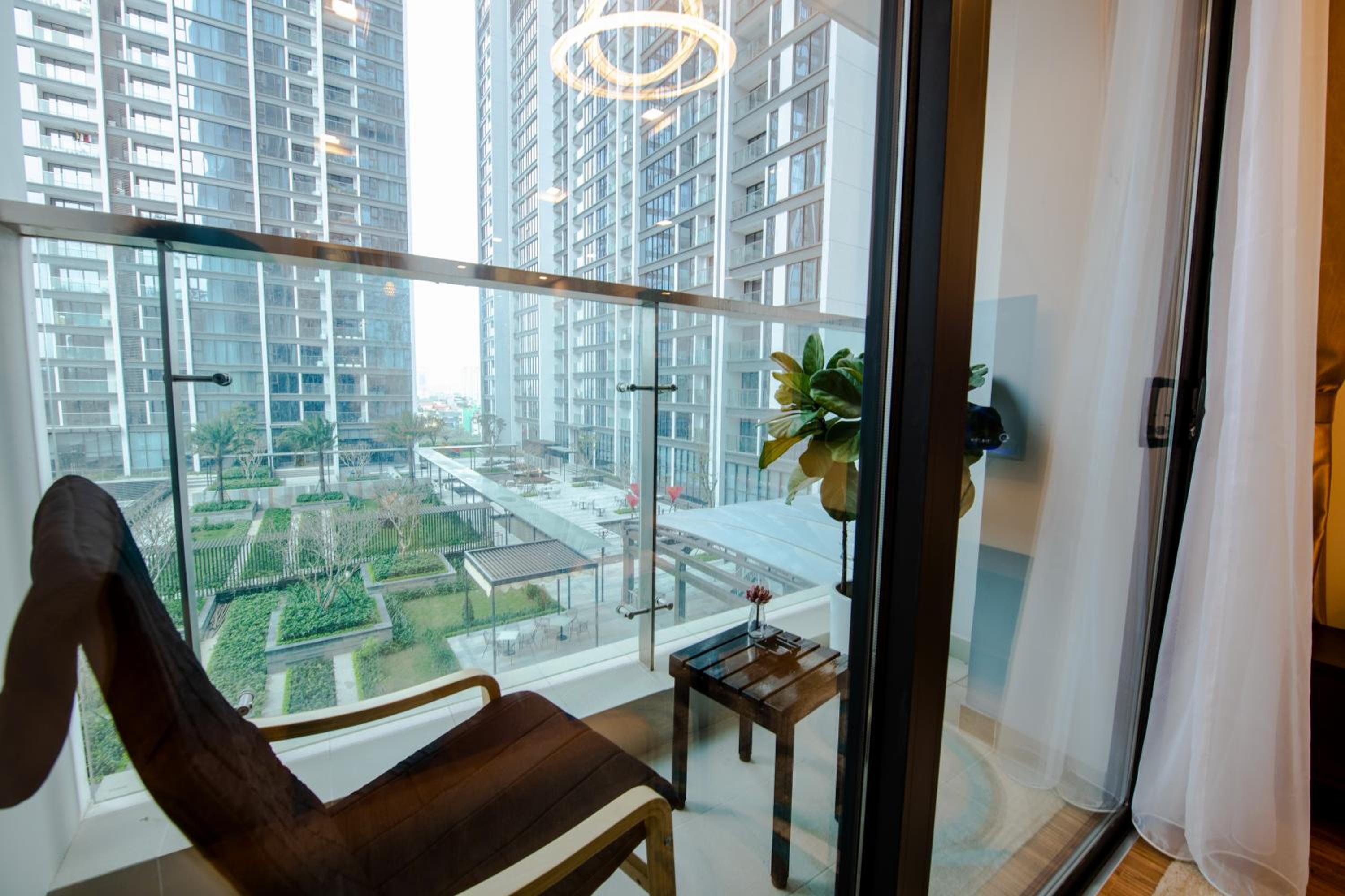 Hi-Home Suites - Vinhomes Metropolis