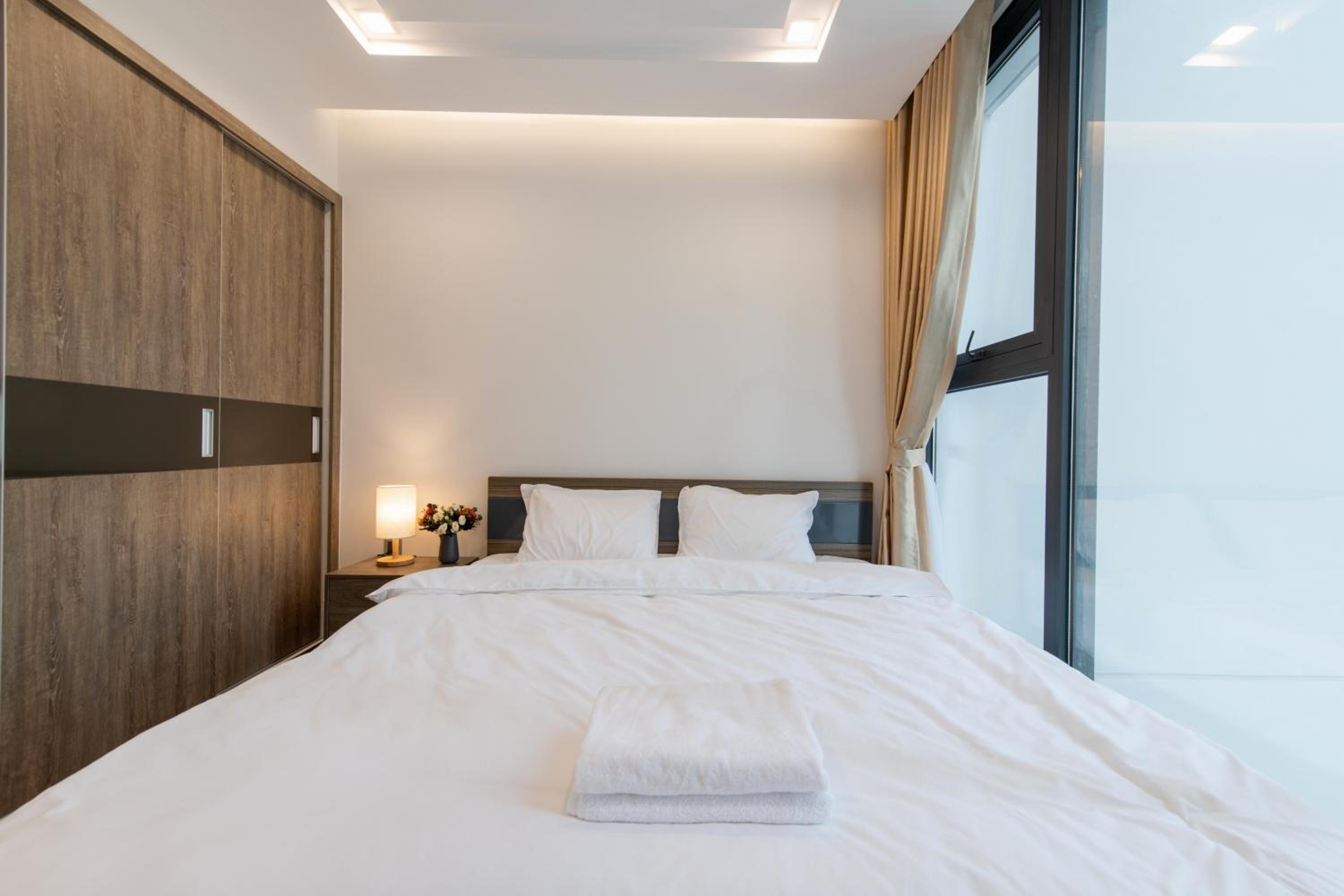 Hi-Home Suites - Vinhomes Metropolis