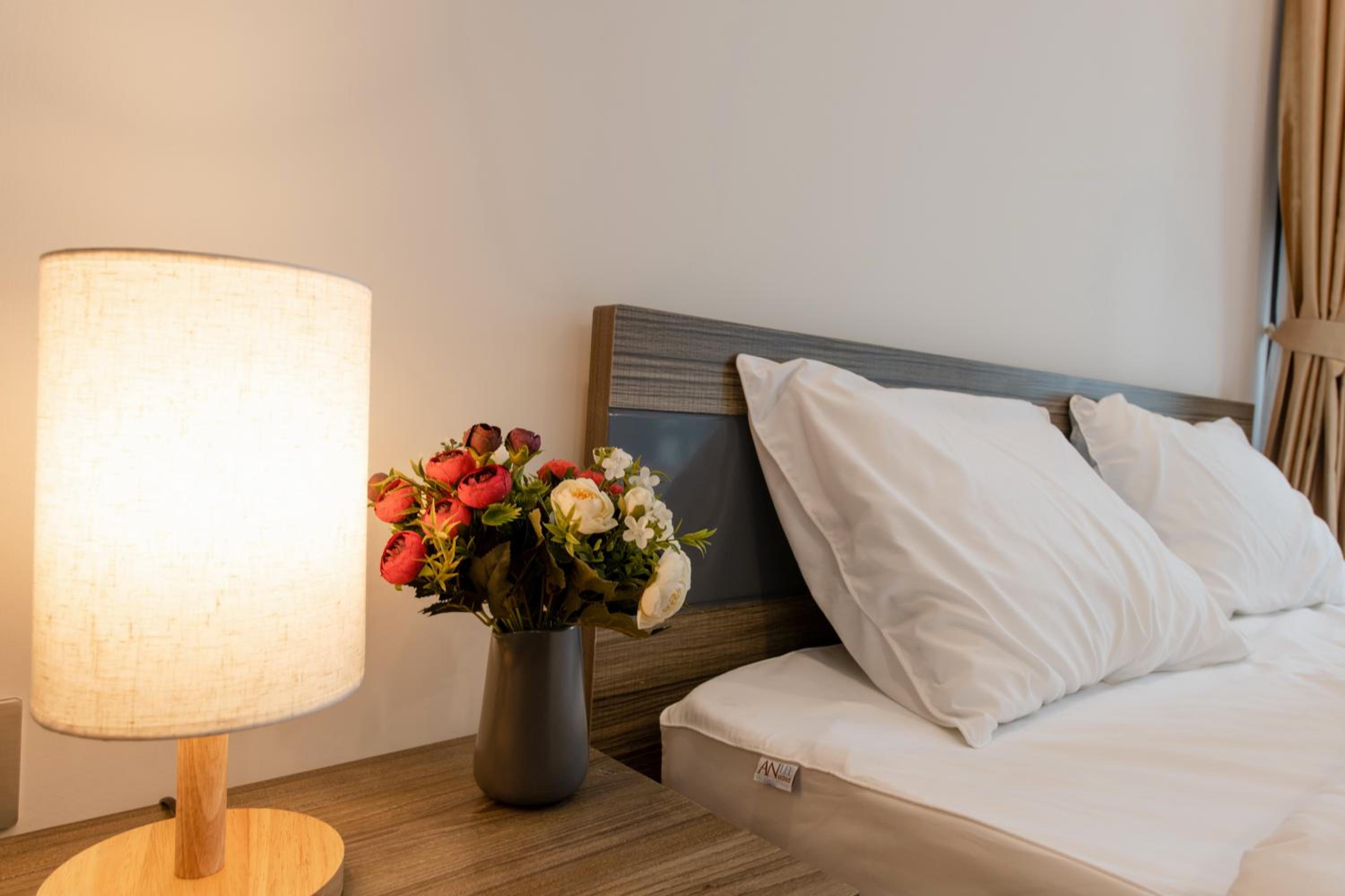 Hi-Home Suites - Vinhomes Metropolis