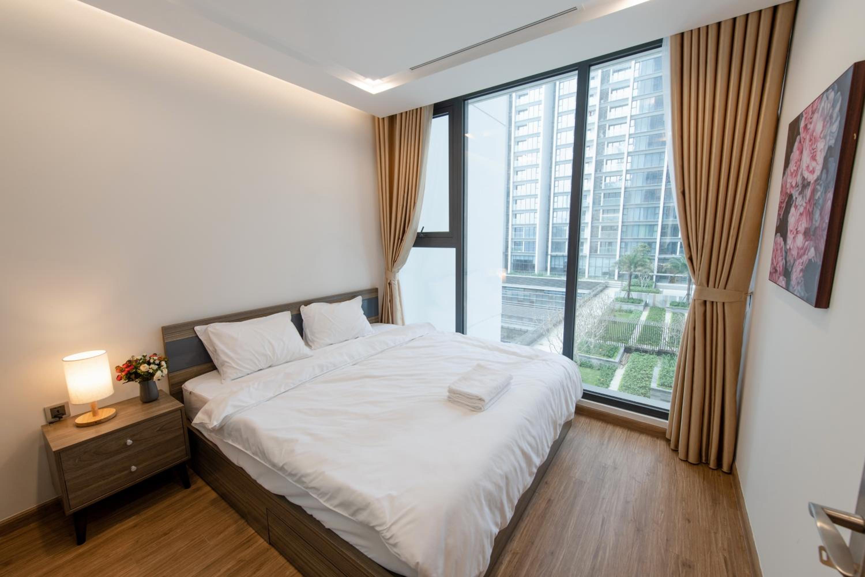 Hi-Home Suites - Vinhomes Metropolis