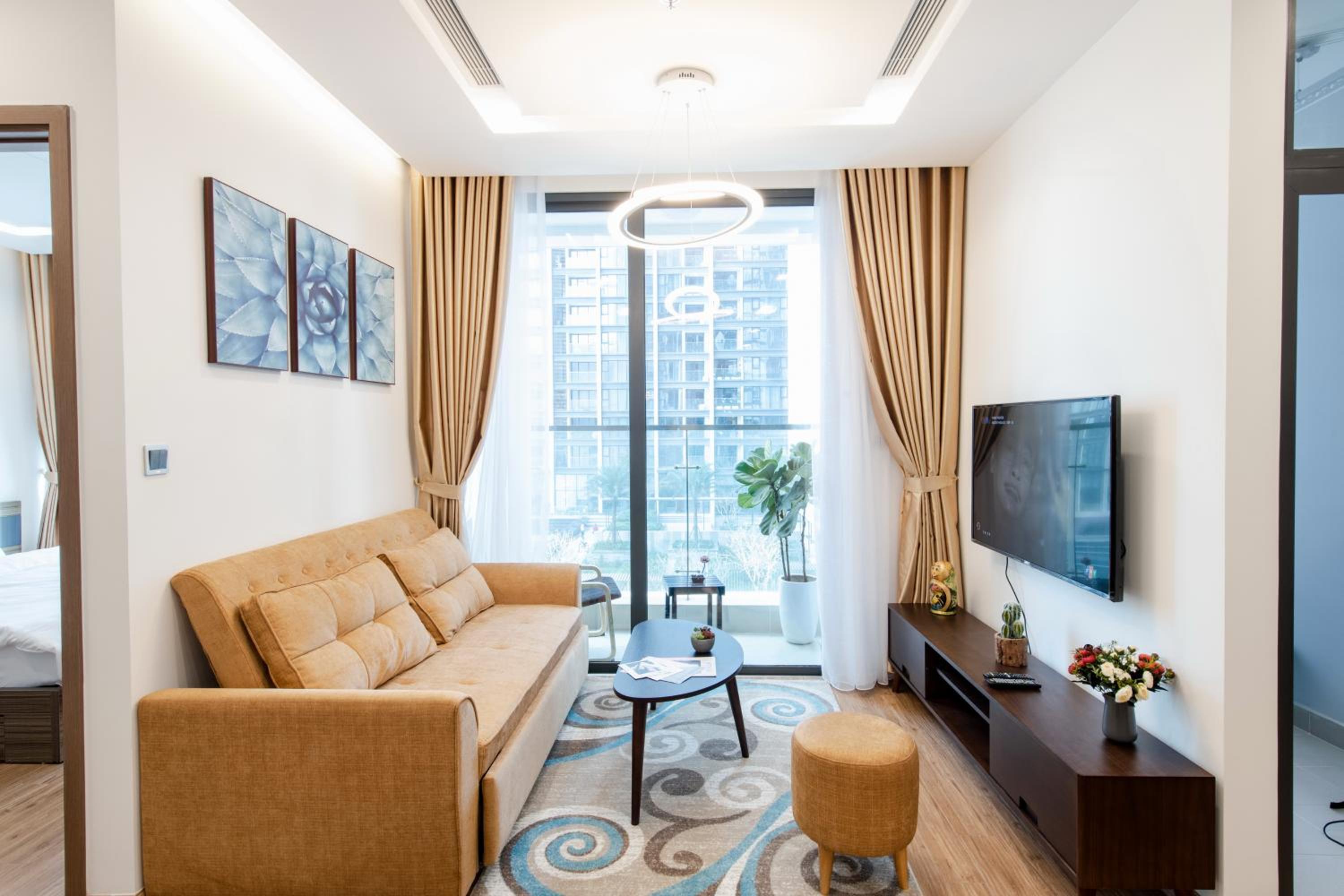 Hi-Home Suites - Vinhomes Metropolis