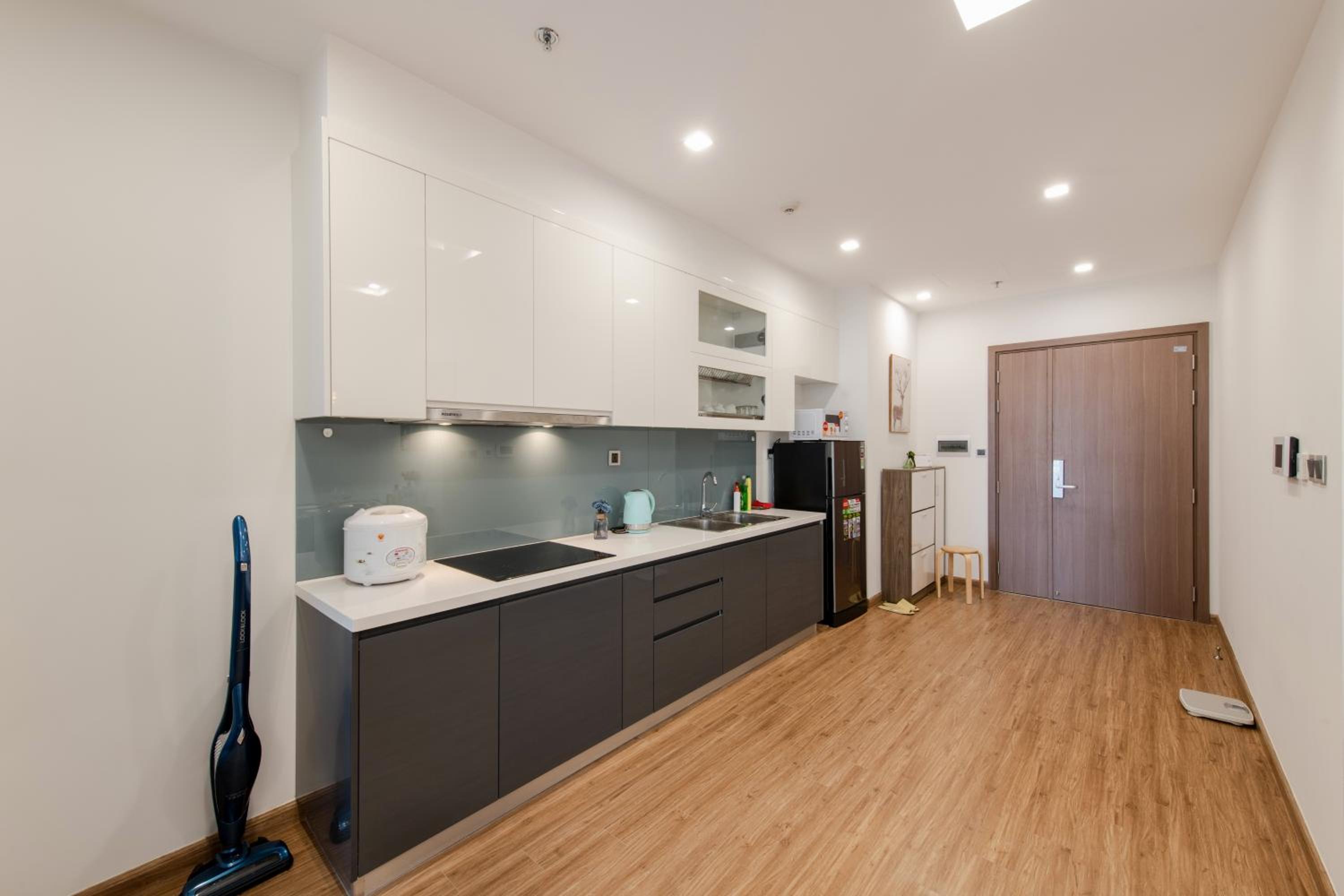 Hi-Home Suites - Vinhomes Metropolis