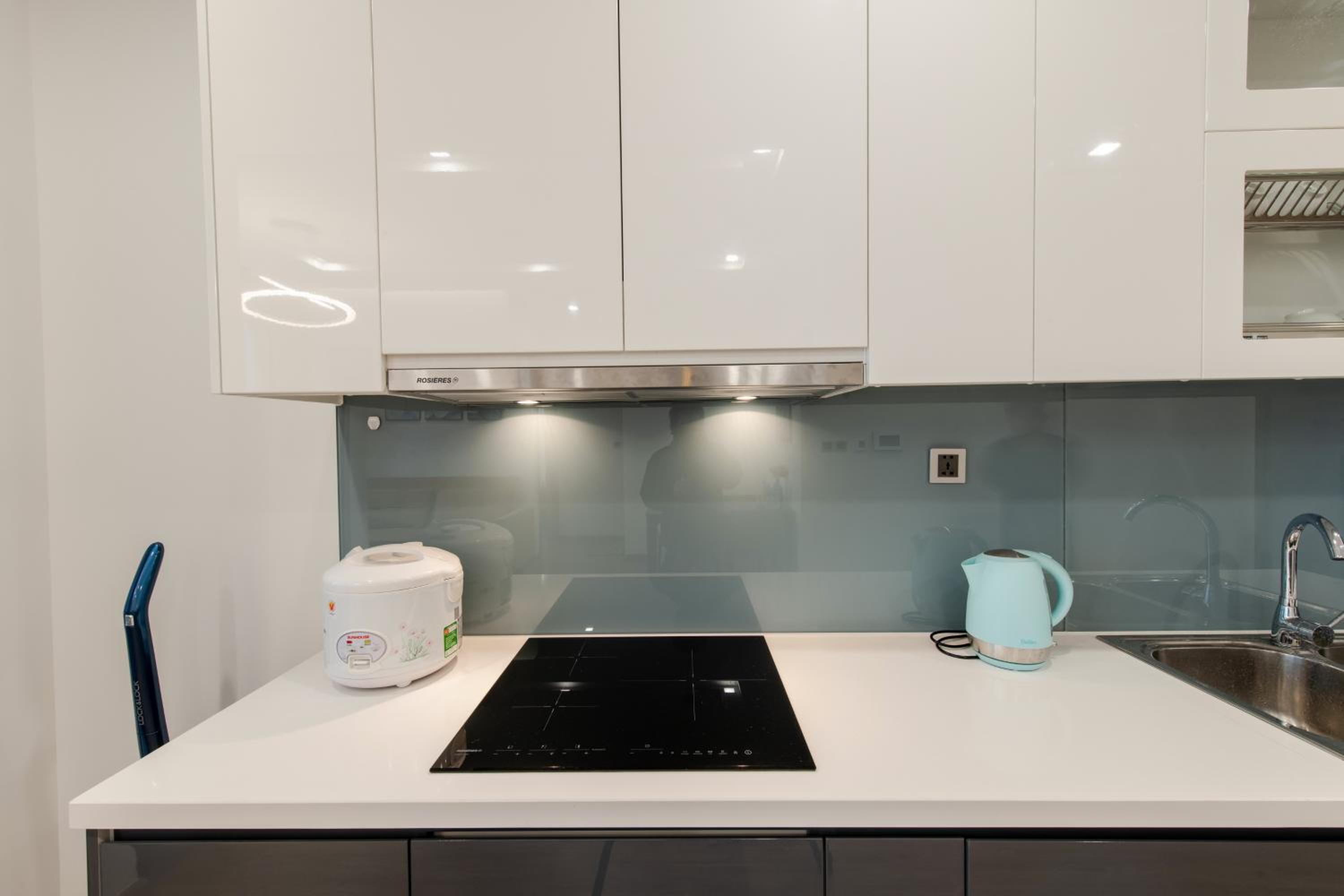 Hi-Home Suites - Vinhomes Metropolis
