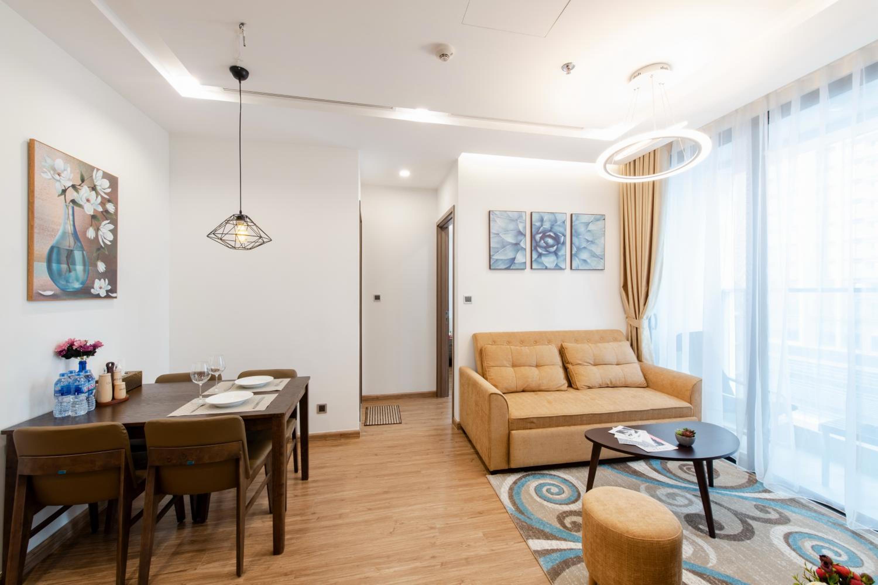Hi-Home Suites - Vinhomes Metropolis