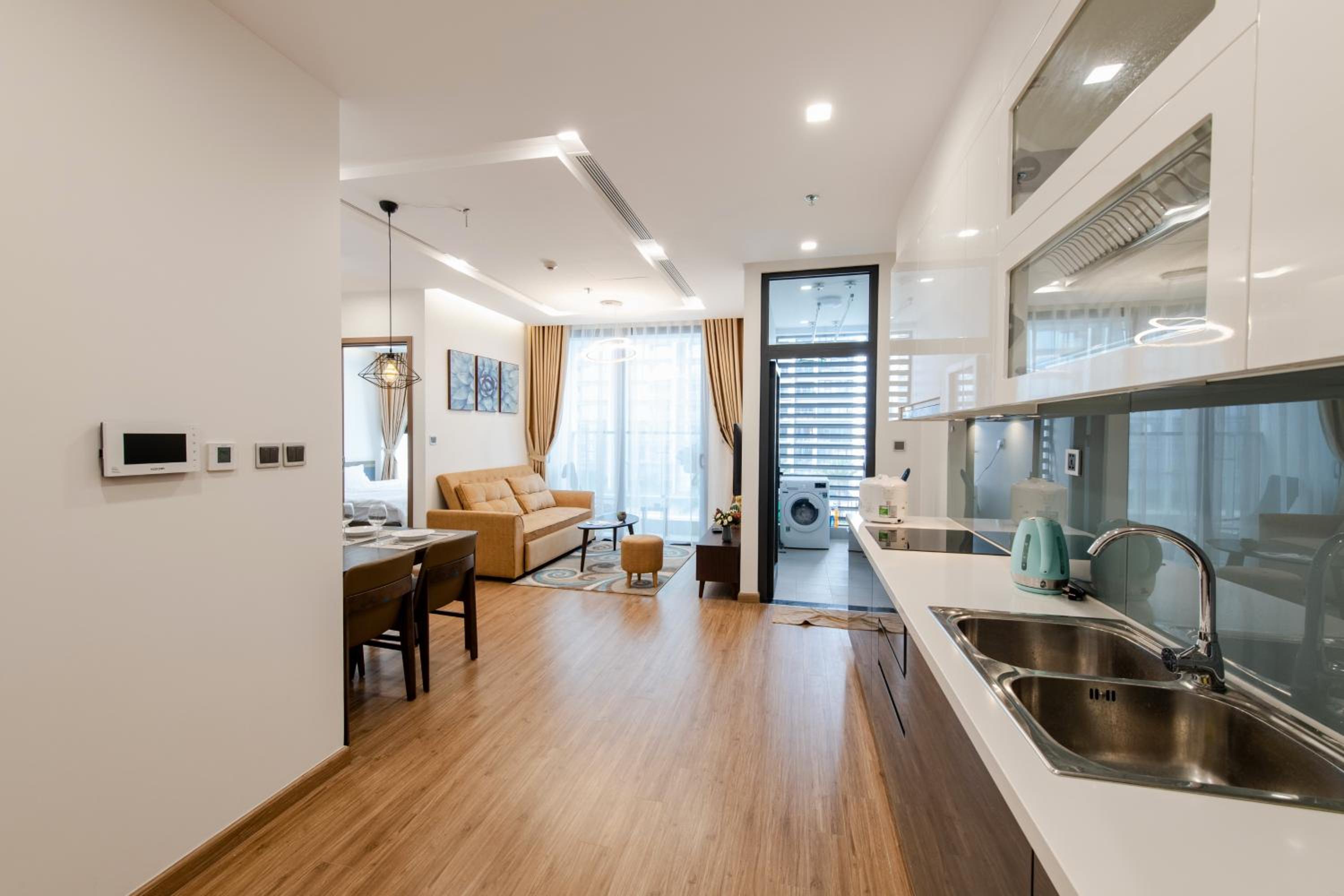 Hi-Home Suites - Vinhomes Metropolis