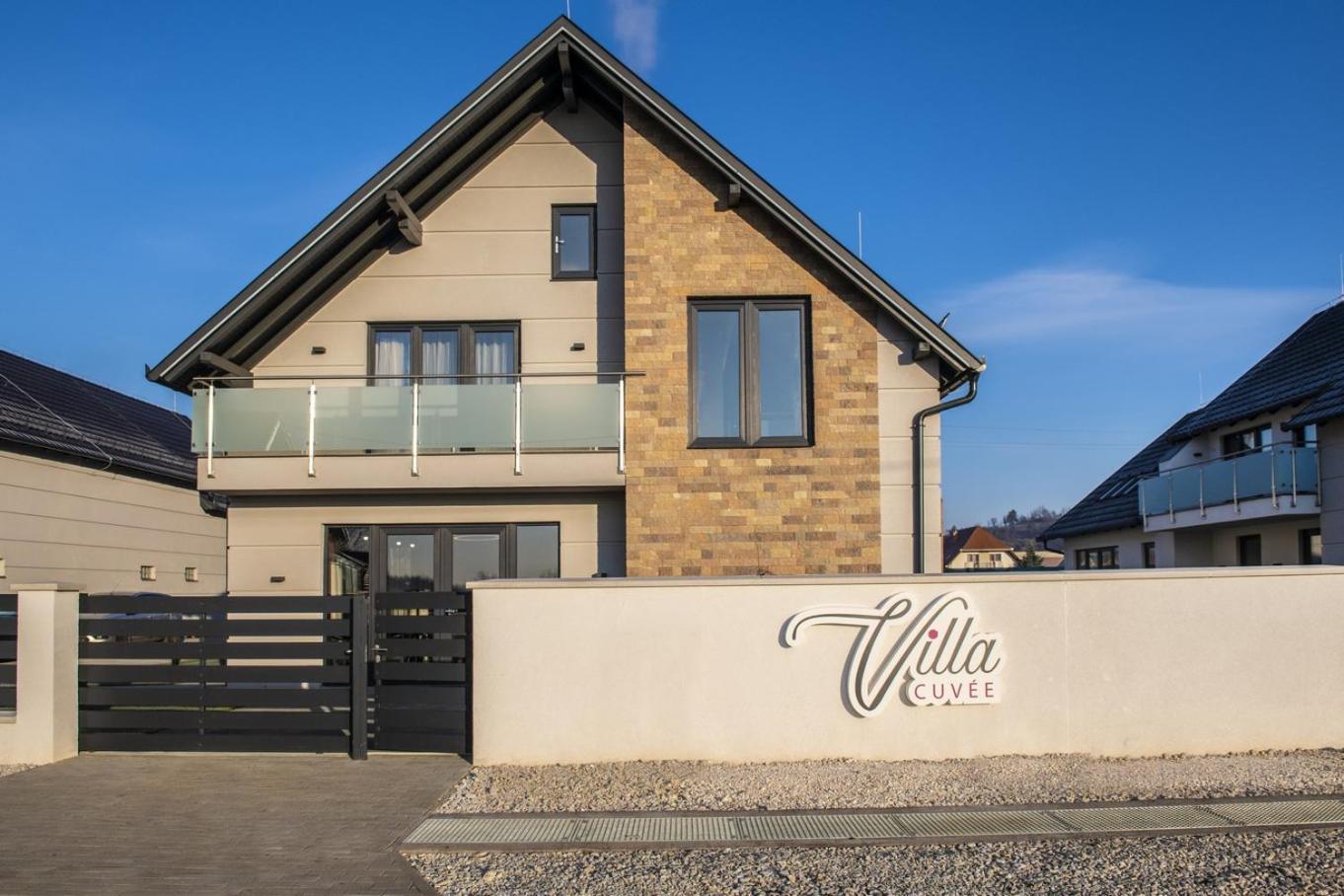 Villa Cuvée view 2