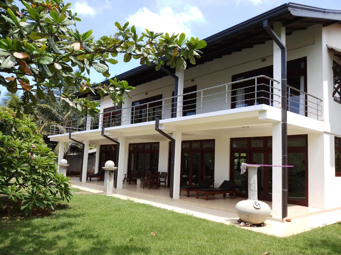 Beach Front Villa Nilaveli view 4