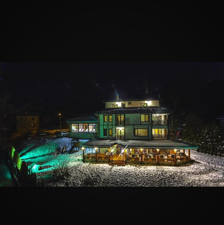 Valevtsi Mount Lodge - 365 days hot outdoor pool -