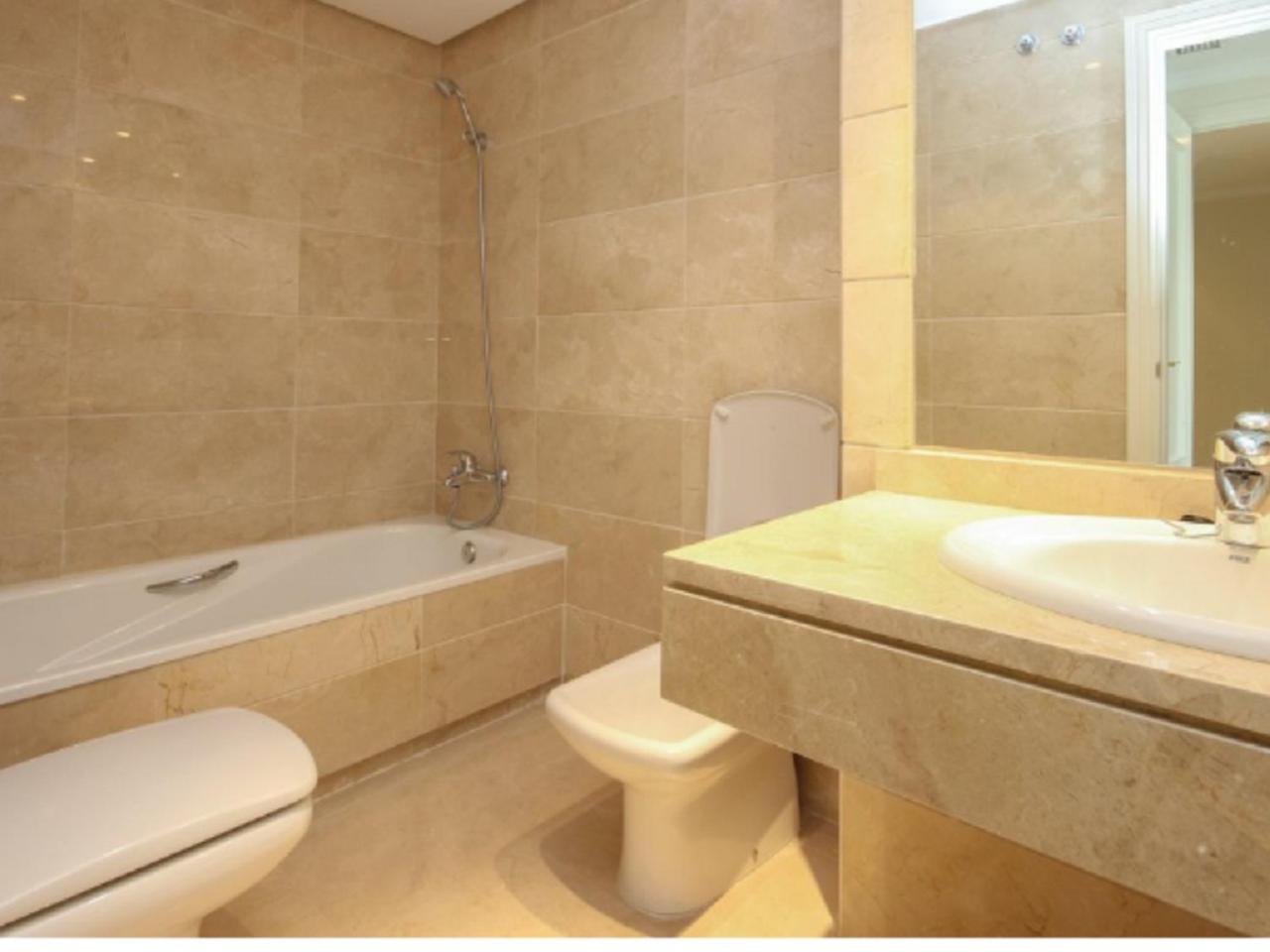 Dama de Noche en Marbella — bathroom