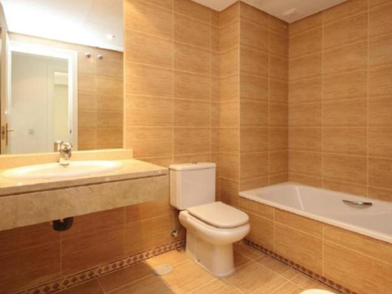 Dama de Noche en Marbella — bathroom