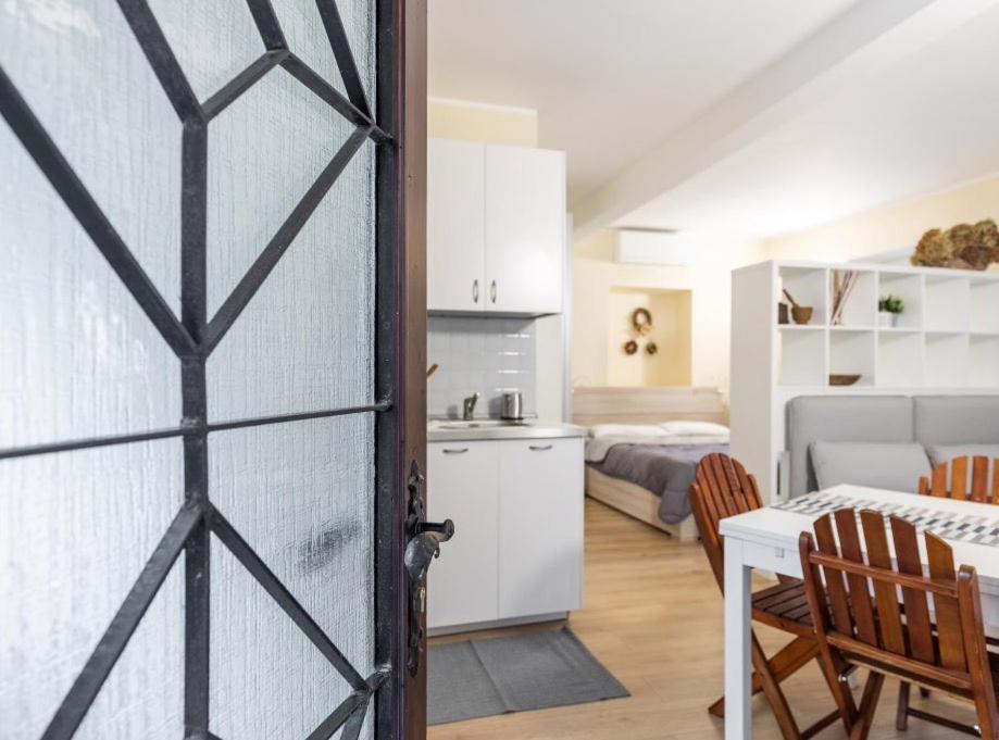 Quiet and charming apartment in the centre with air conditioned photo 2