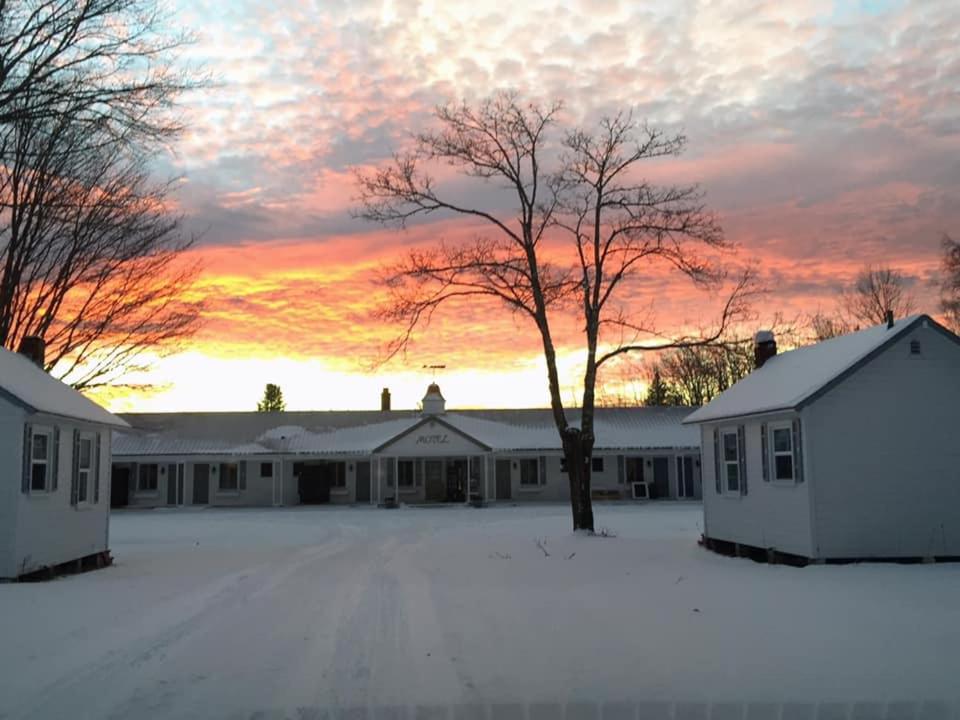 Hotel Eden Village Motel and Cottages - Image 1