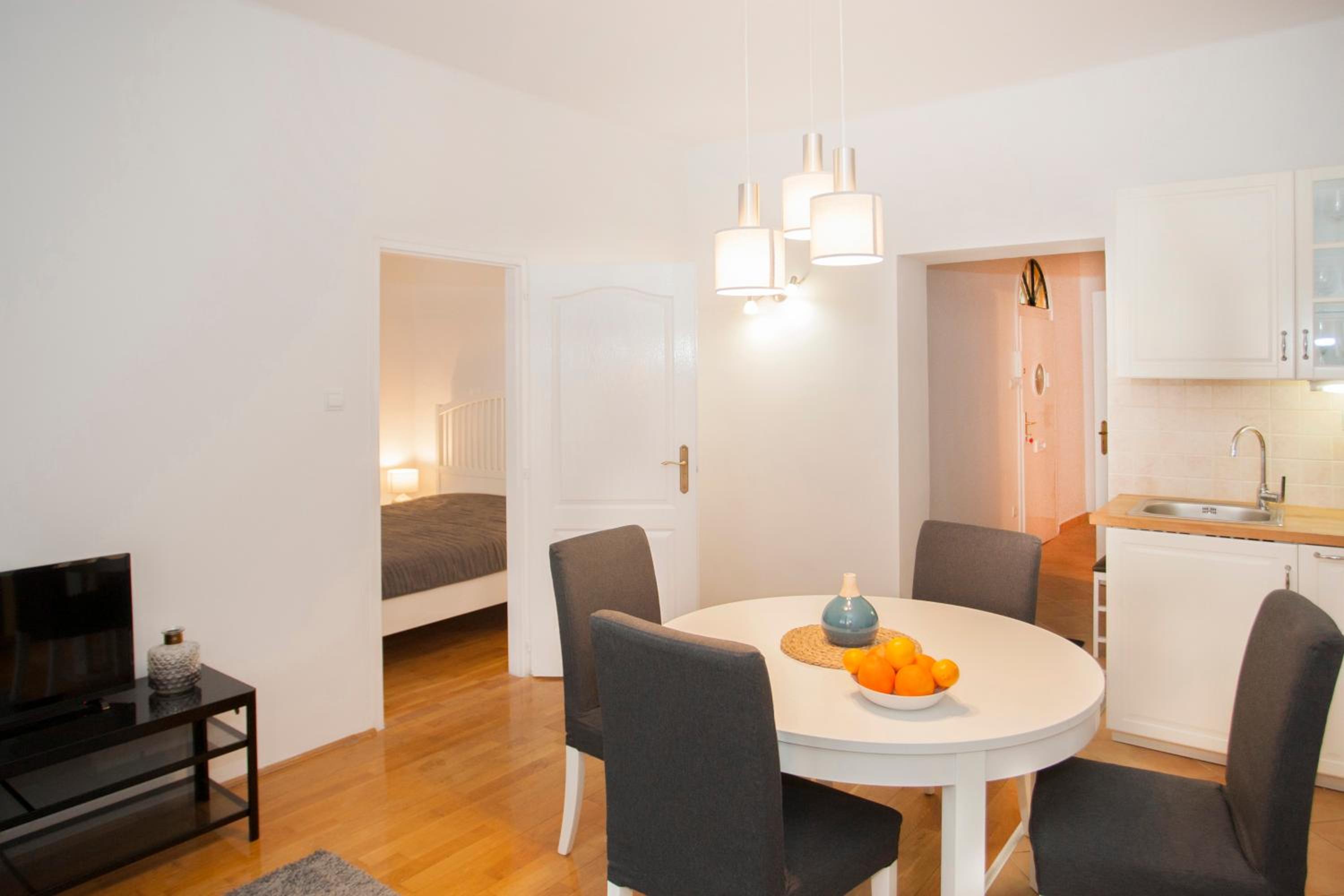 CHRISTINE-2 BEDROOMS APARTMENT IN THE DOWNTOWN view 4