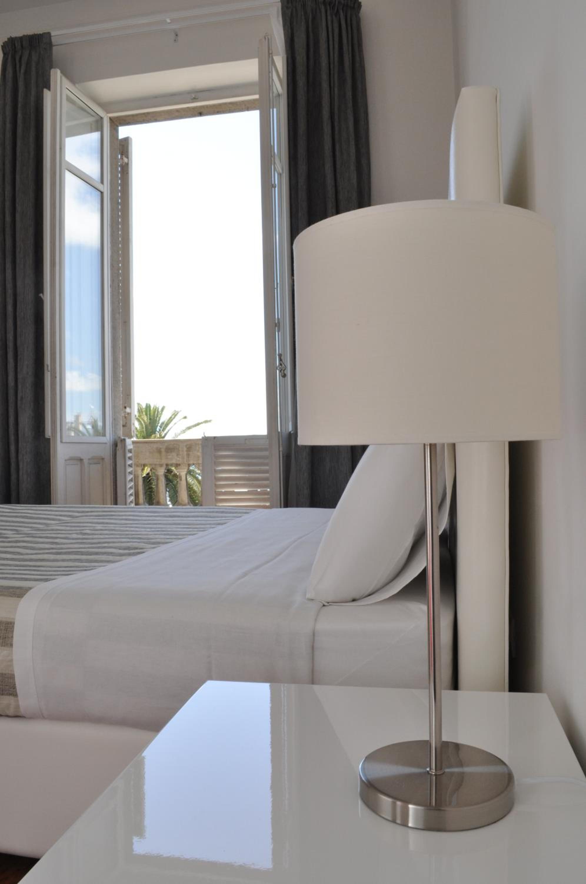 Blanco Rooms view 4