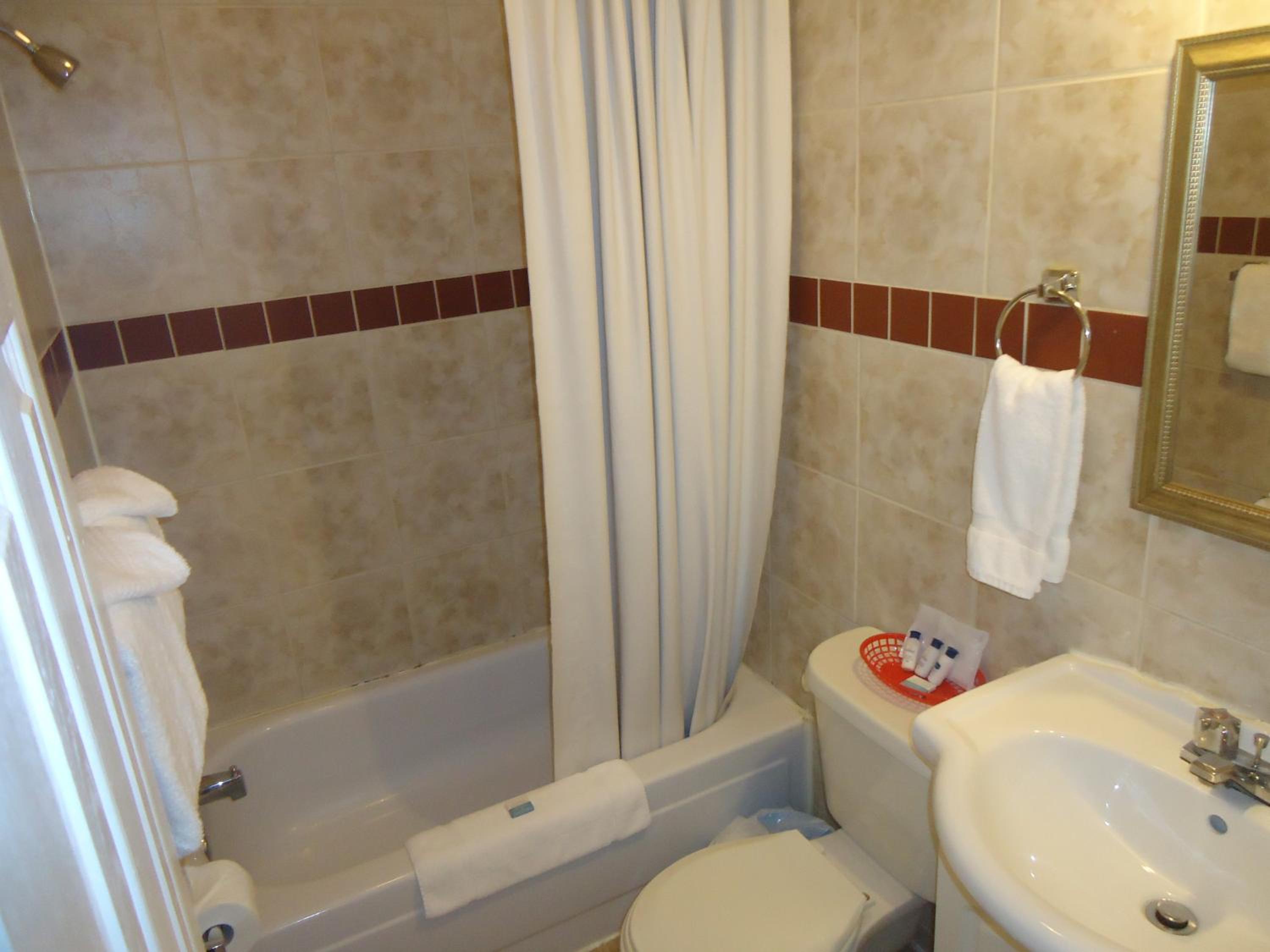Bayside Inn & Waterfront Suites
