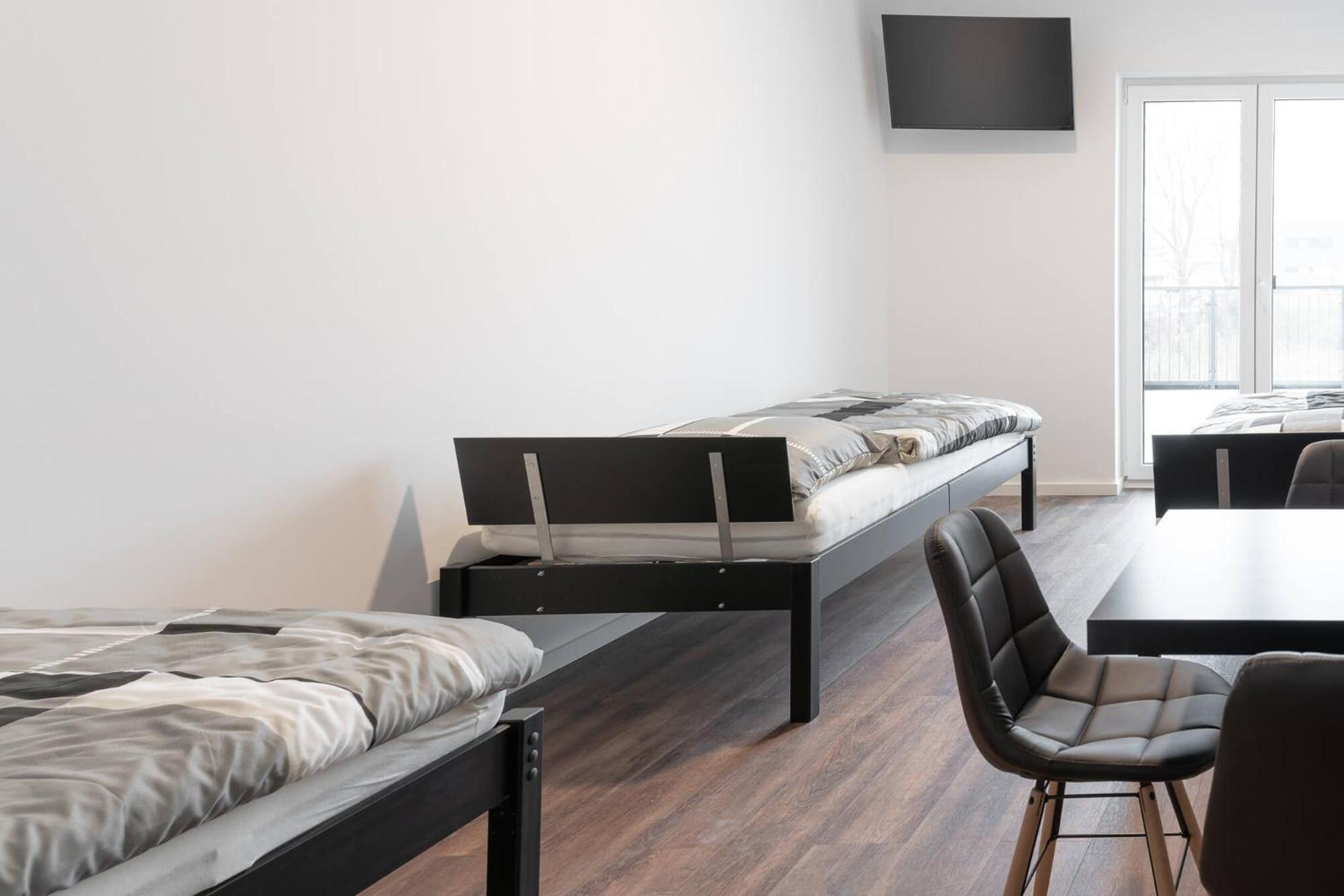 Monteurzimmer Berlin Pankow mit Dachterrasse - Nur 10 min. von der A10 - 3 Zimmer/ 7 Betten