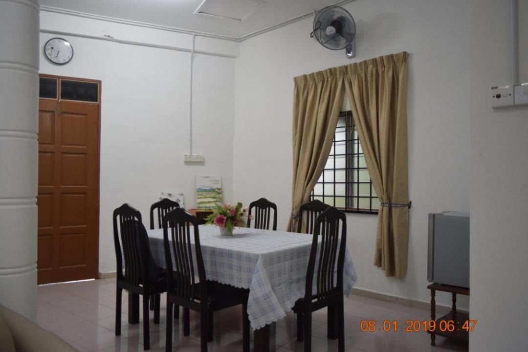 RILEK-RILEK HOMESTAY