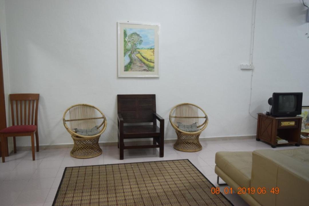 RILEK-RILEK HOMESTAY photo 2