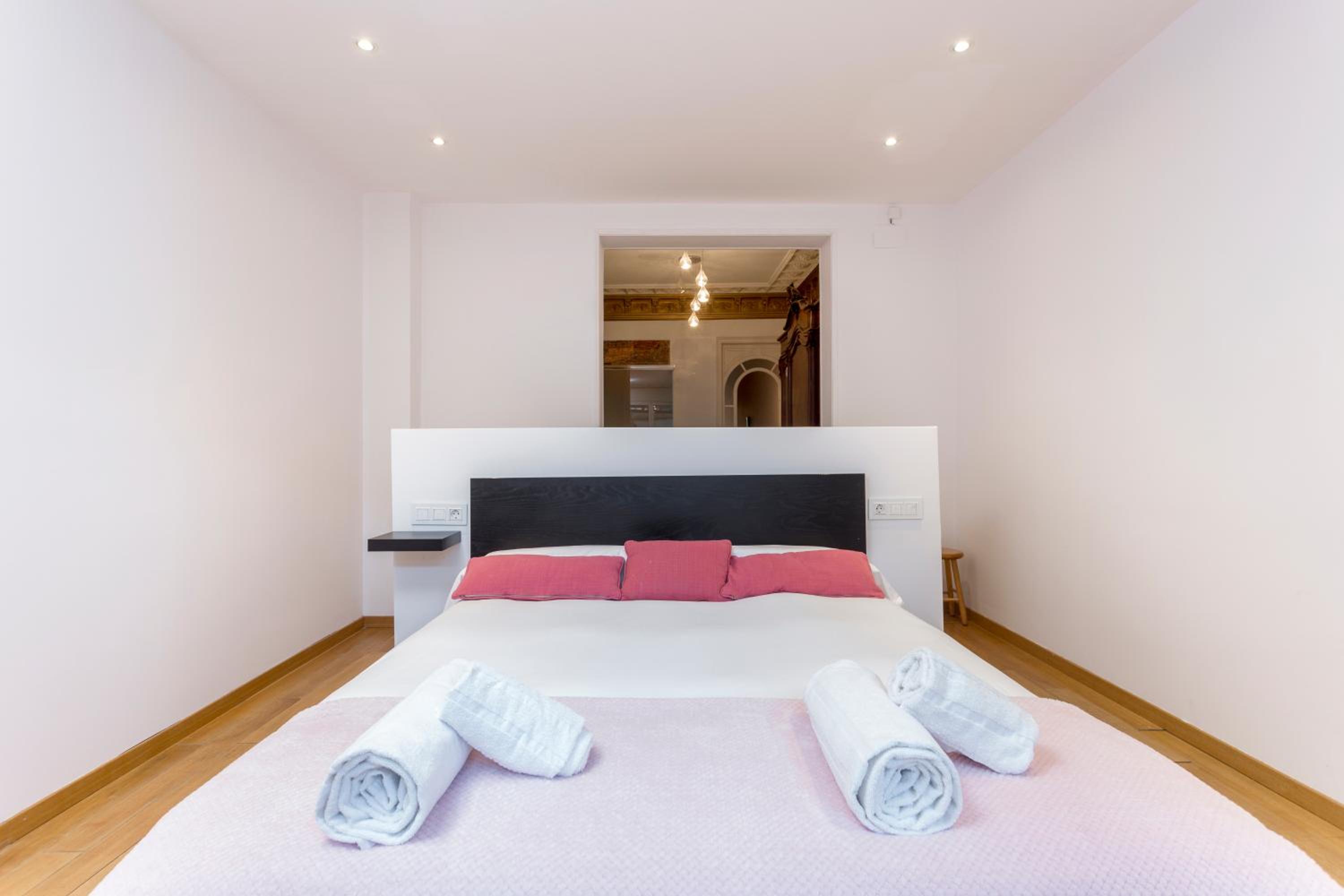 1229 - AWESOME CITY CENTER APARTMENT WITH TERRACE