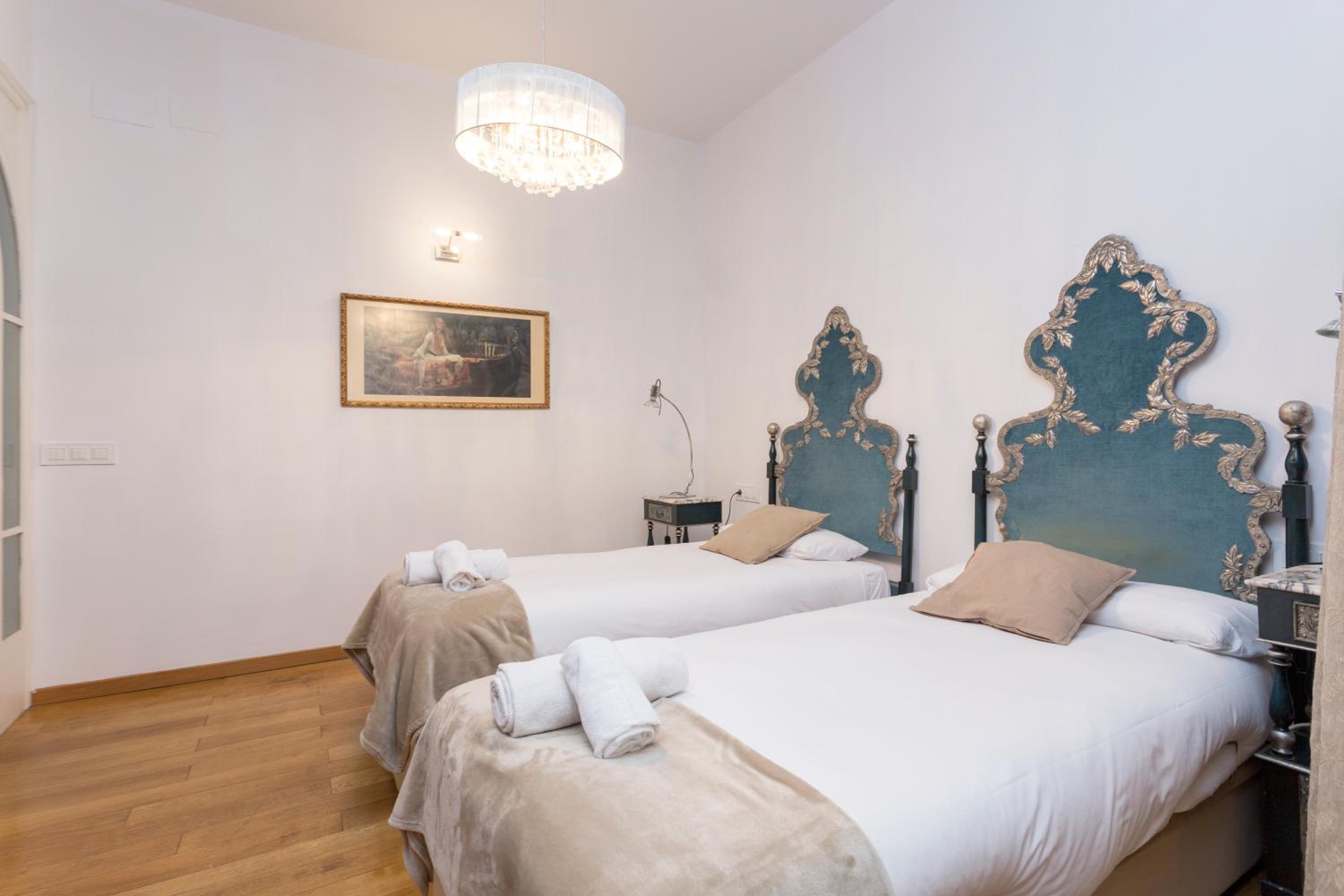 1229 - AWESOME CITY CENTER APARTMENT WITH TERRACE