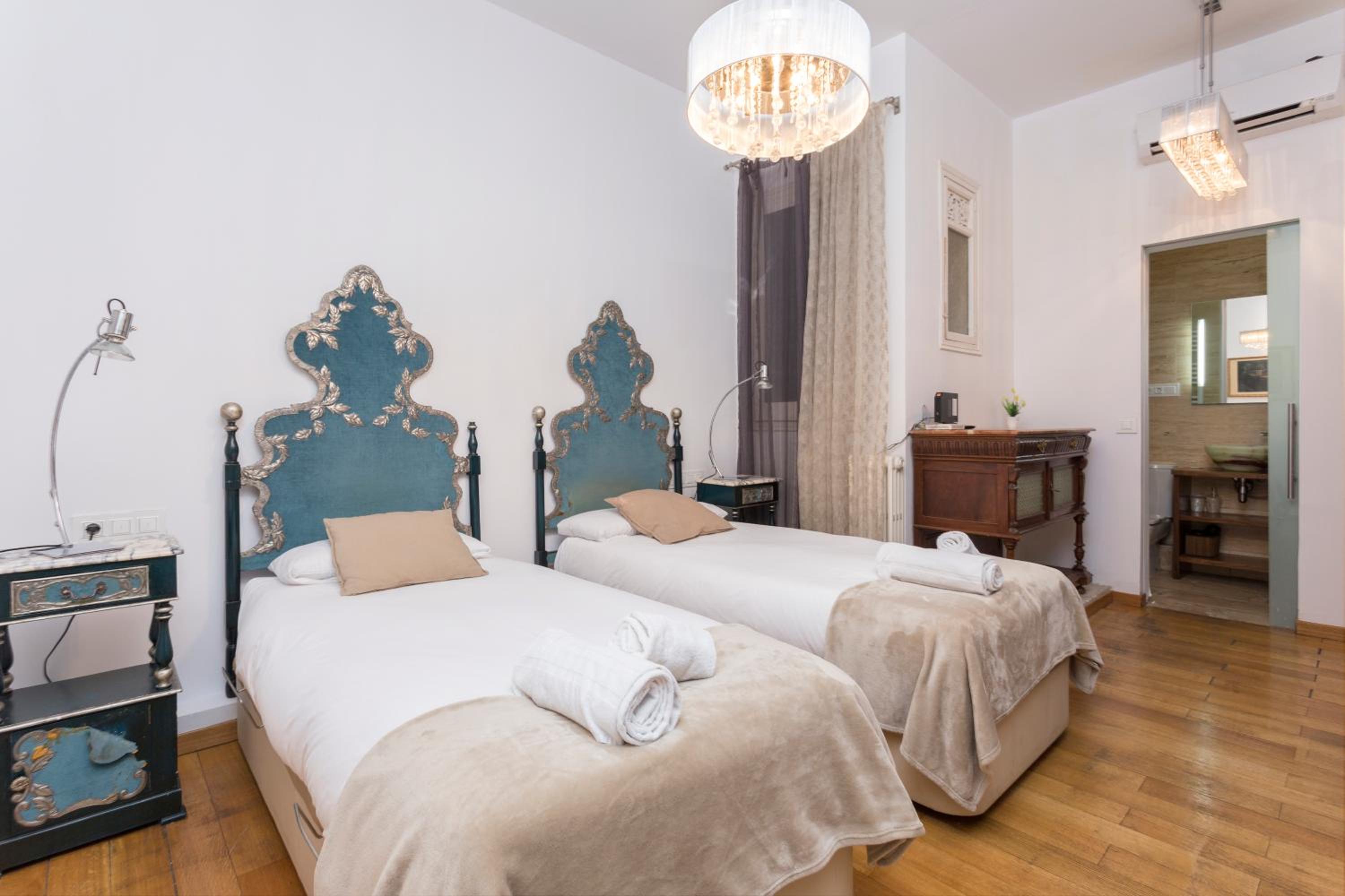 1229 - AWESOME CITY CENTER APARTMENT WITH TERRACE