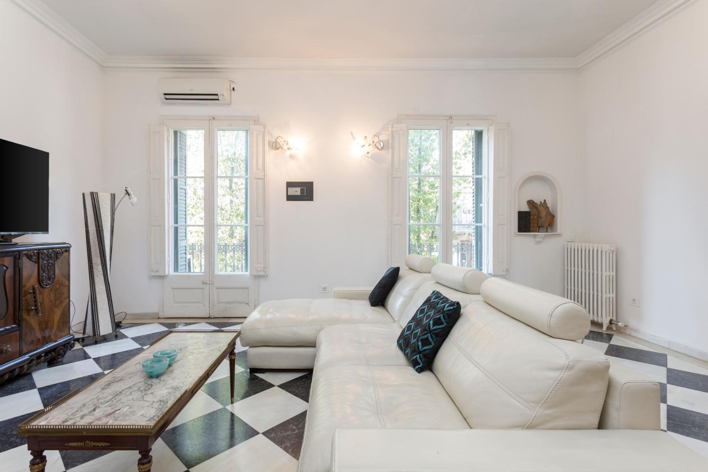 1229 - AWESOME CITY CENTER APARTMENT WITH TERRACE