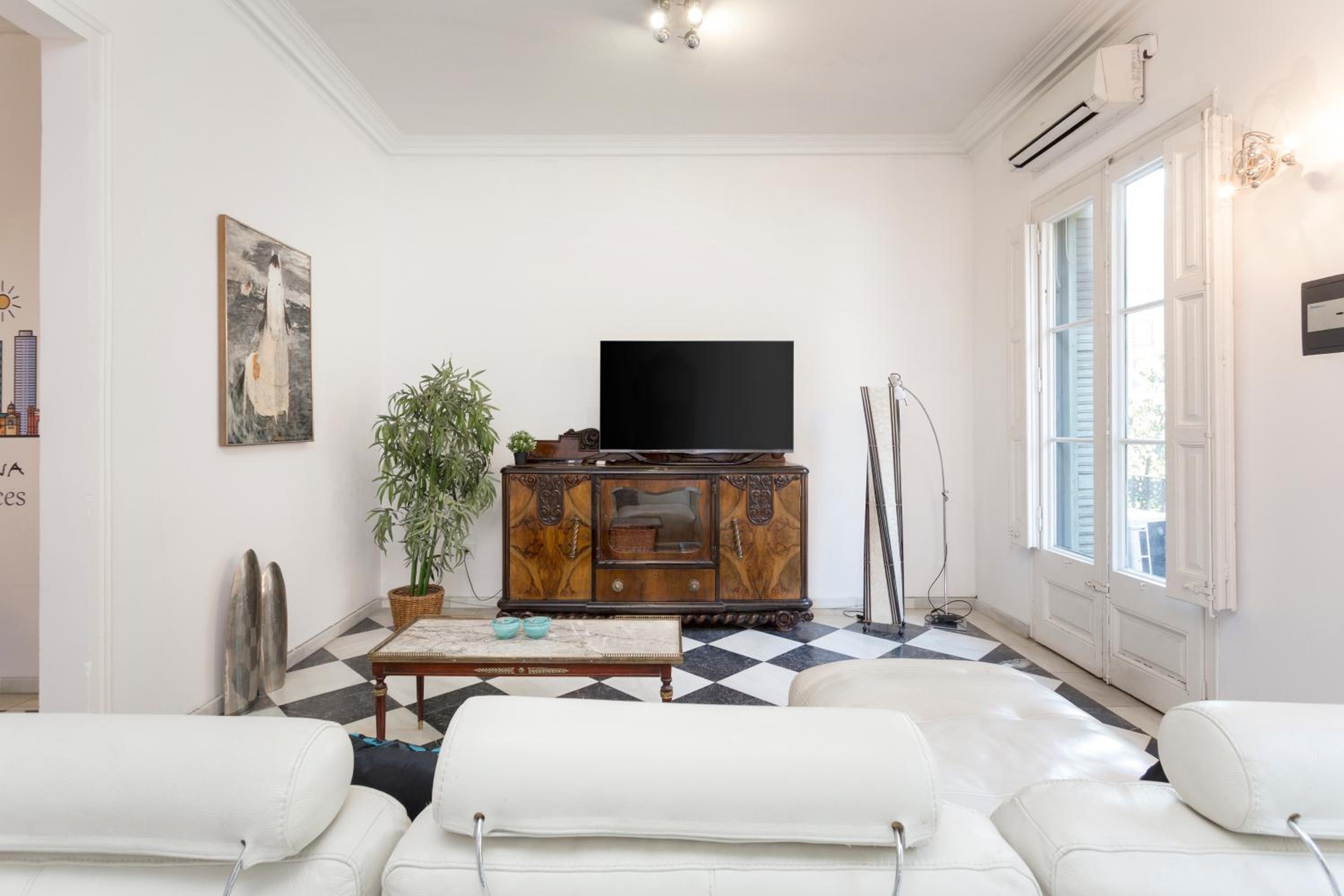 1229 - AWESOME CITY CENTER APARTMENT WITH TERRACE
