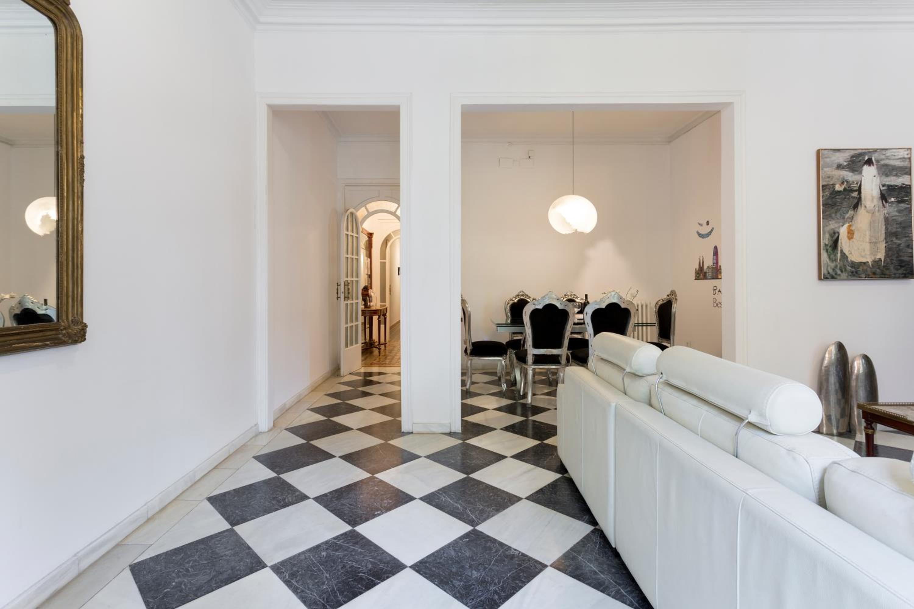 1229 - AWESOME CITY CENTER APARTMENT WITH TERRACE