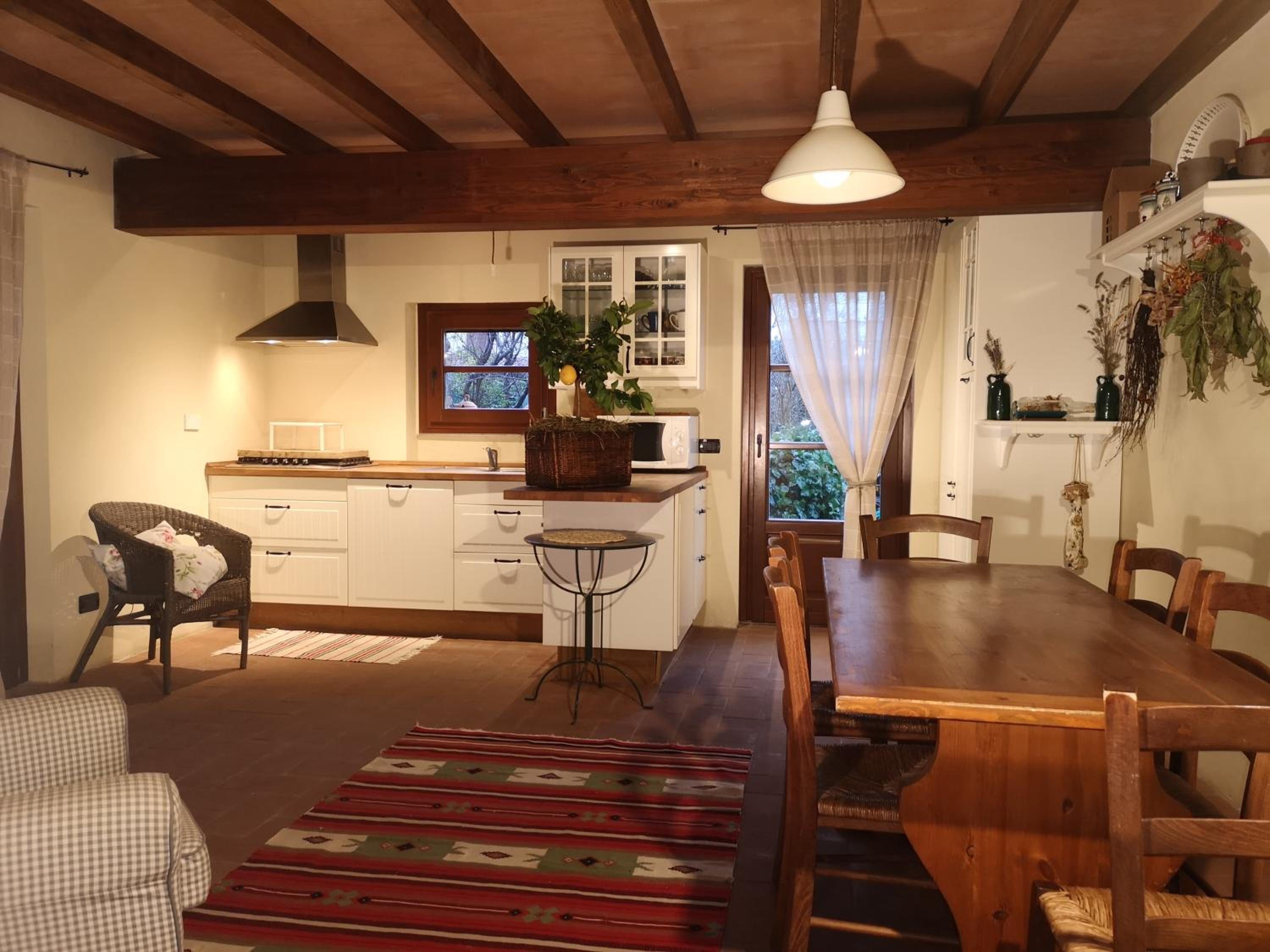 Rose Cottage Tuscany view 2